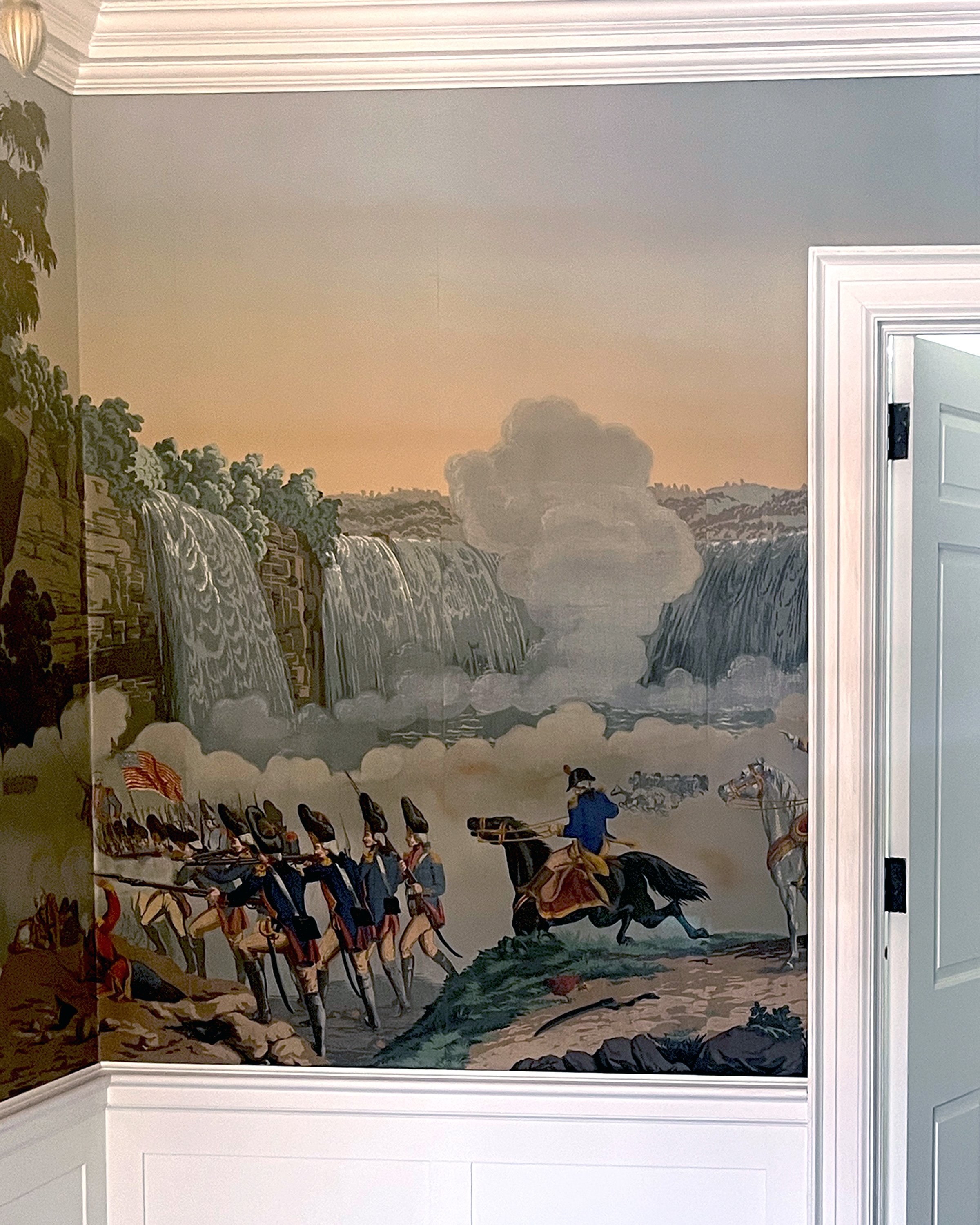 Restored War of Independence wallpaper in entryway