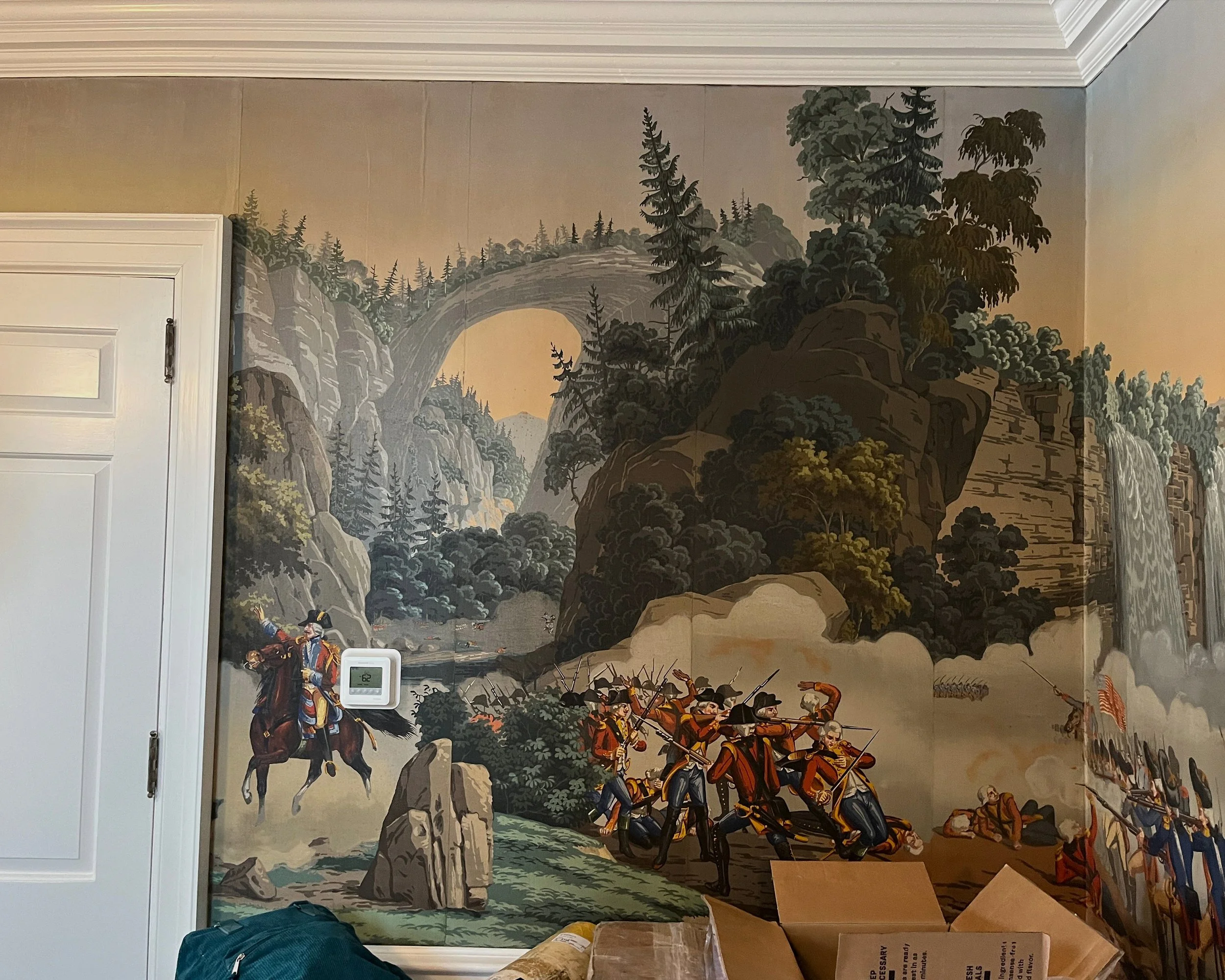Antique War of Independence wallpaper before restoration