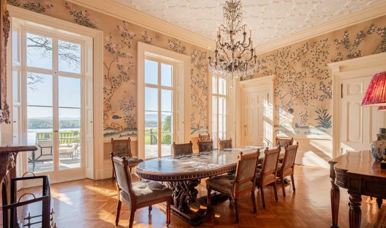 Gracie Wallpaper Installations