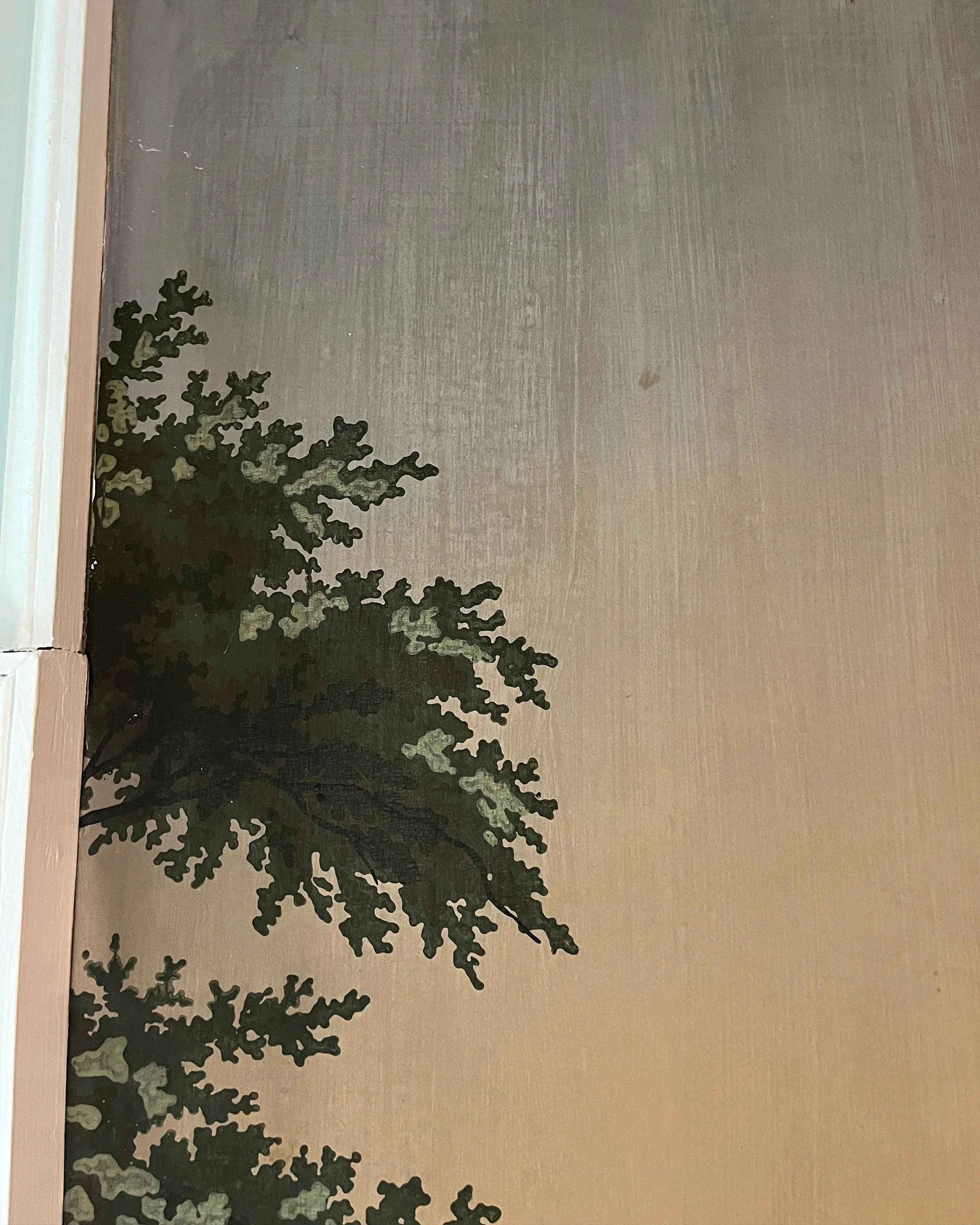 Antique War of Independence wallpaper before restoration