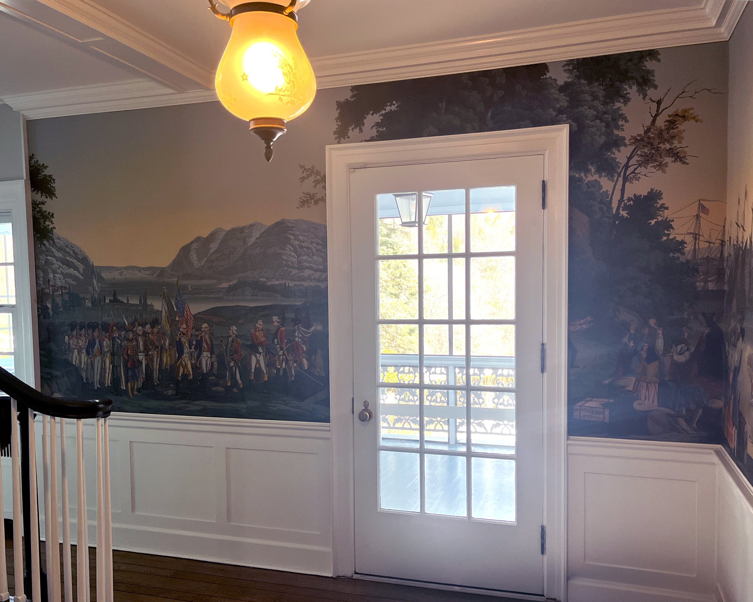 Restored War of Independence wallpaper in entryway
