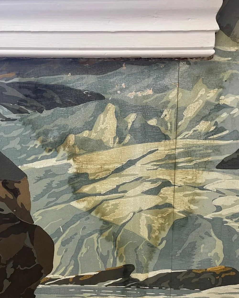 Zuber Les Vues de Suisse wallpaper before restoration showing water damage