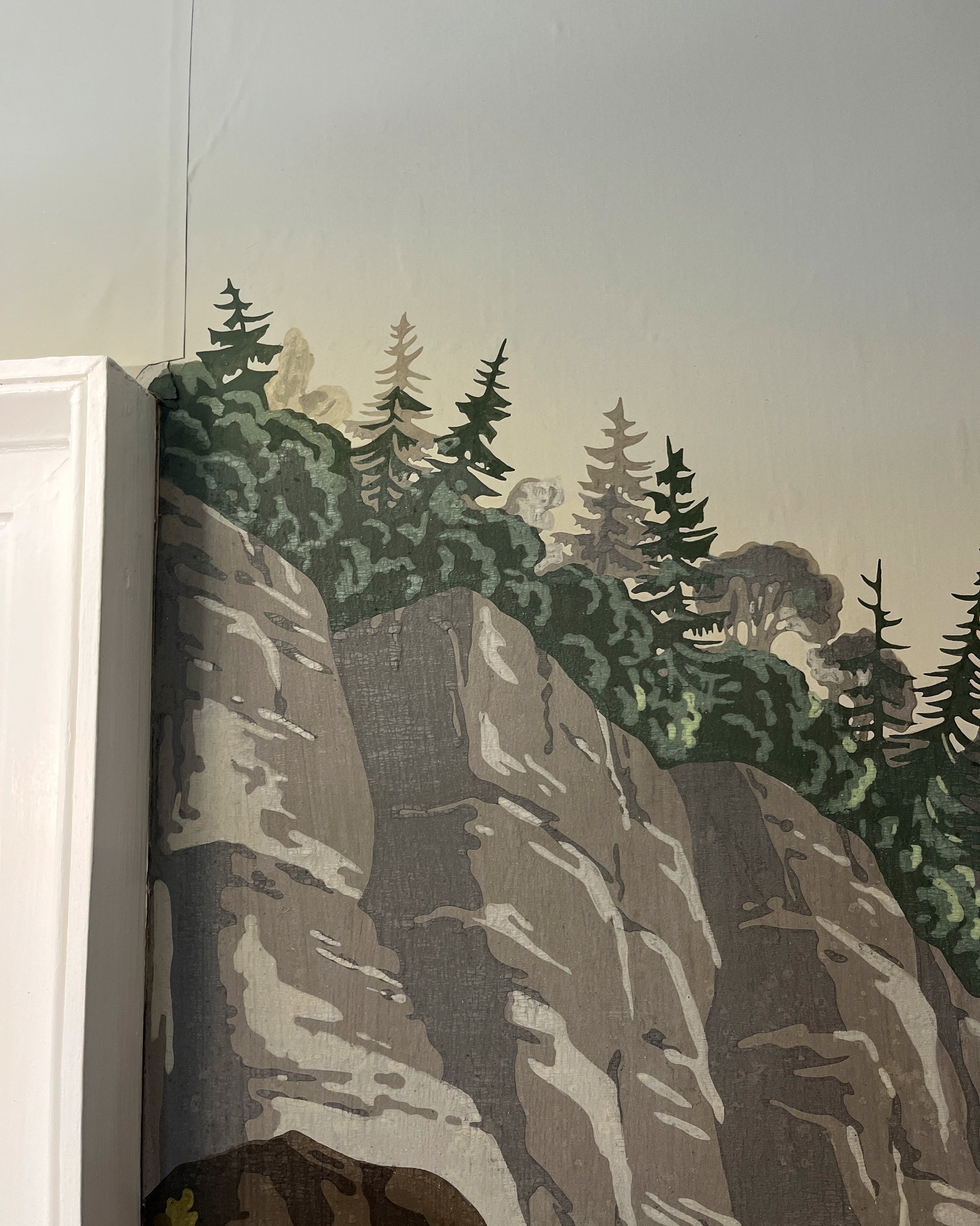 Antique War of Independence wallpaper after restoration