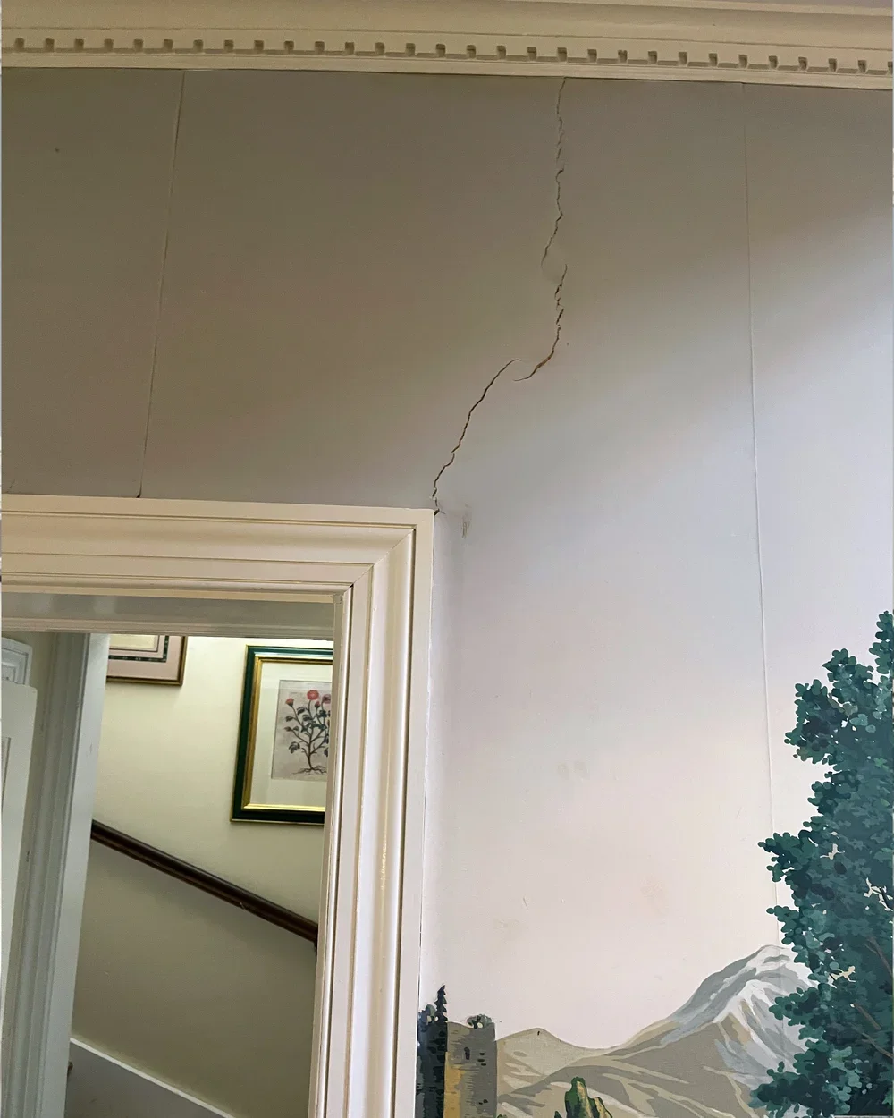 Zuber Les Vues de Suisse wallpaper before restoration showing fading, cracks, and water damage