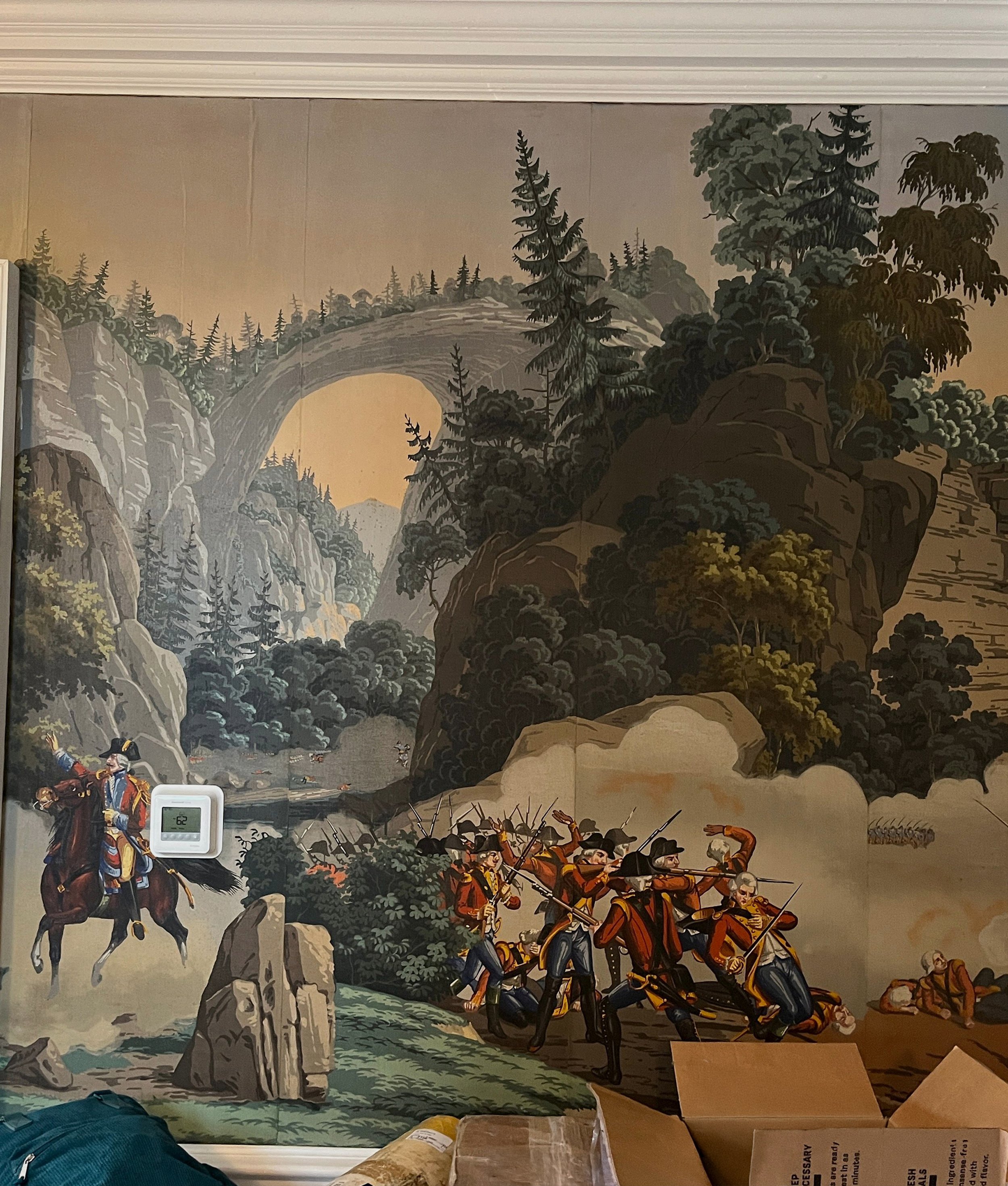 Antique War of Independence wallpaper before restoration