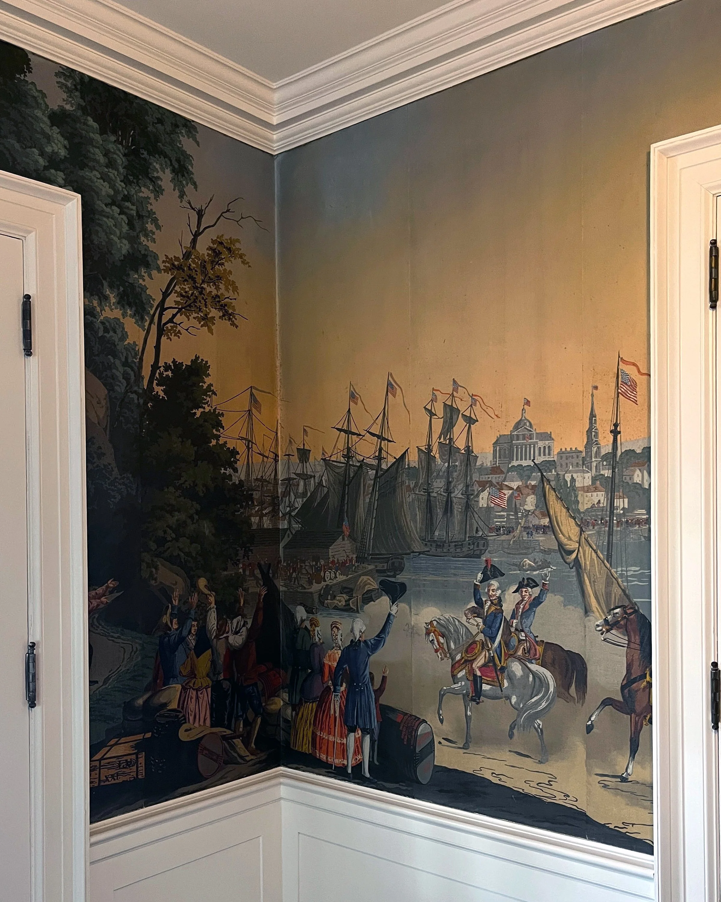Antique War of Independence wallpaper before restoration