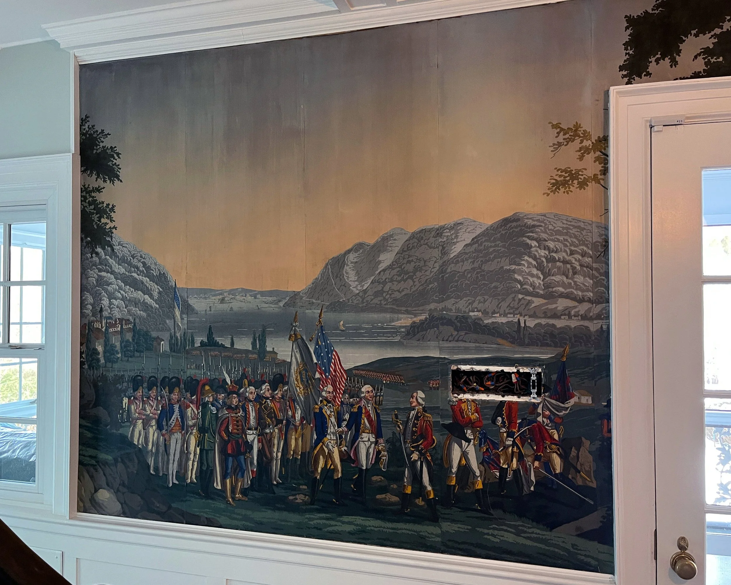 Antique War of Independence wallpaper before restoration