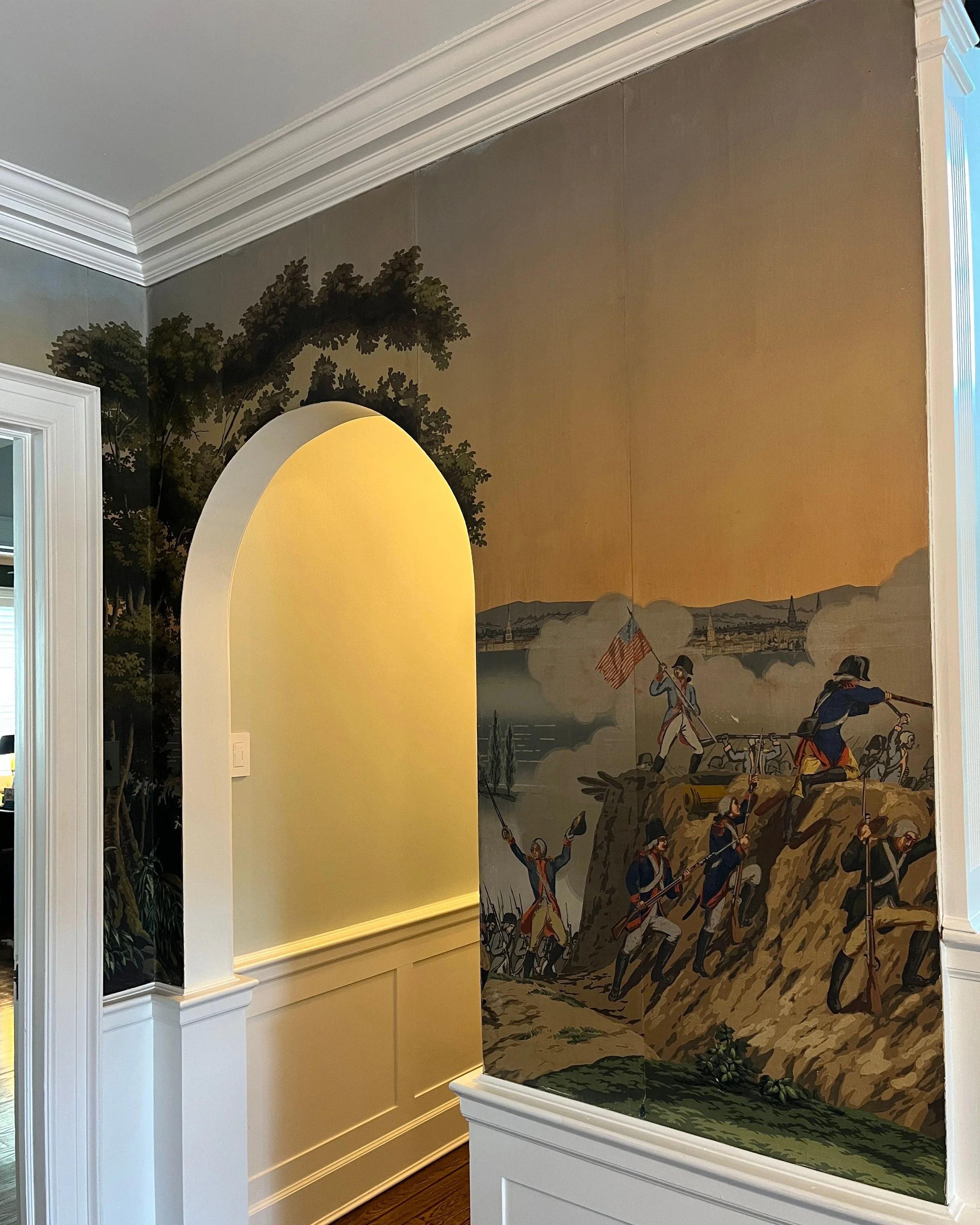 Antique War of Independence wallpaper before restoration