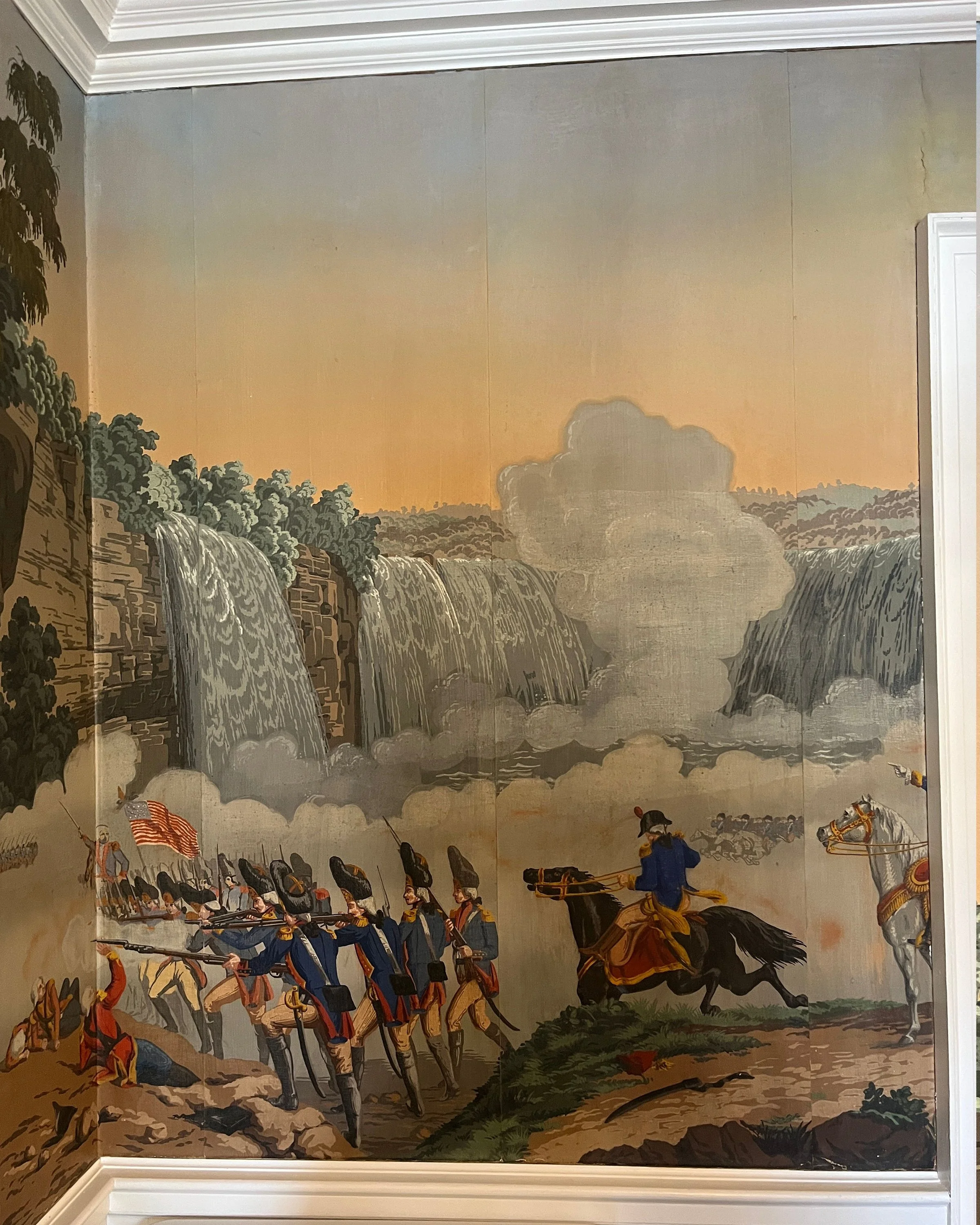 Antique War of Independence wallpaper before restoration