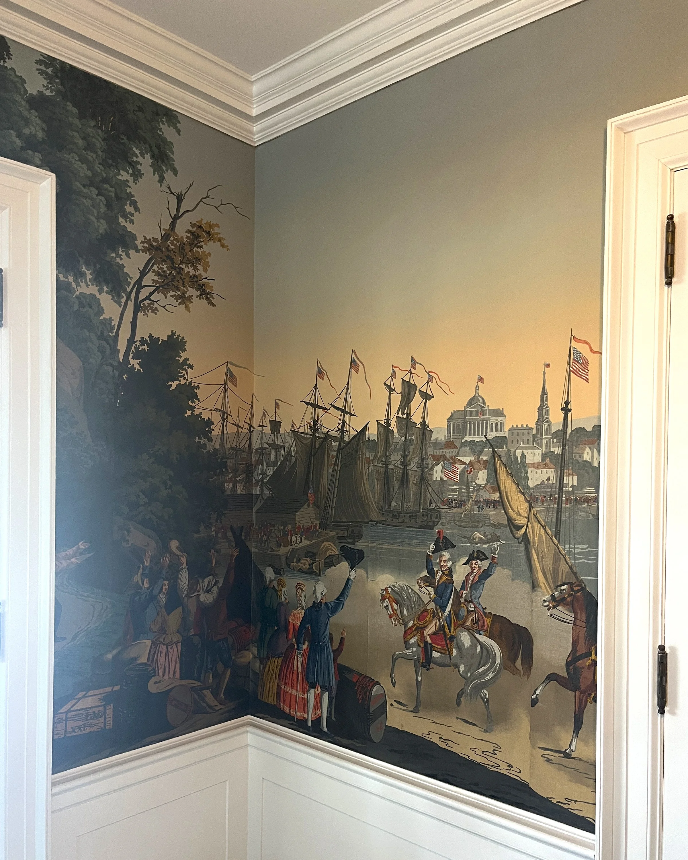 Restored War of Independence wallpaper in entryway