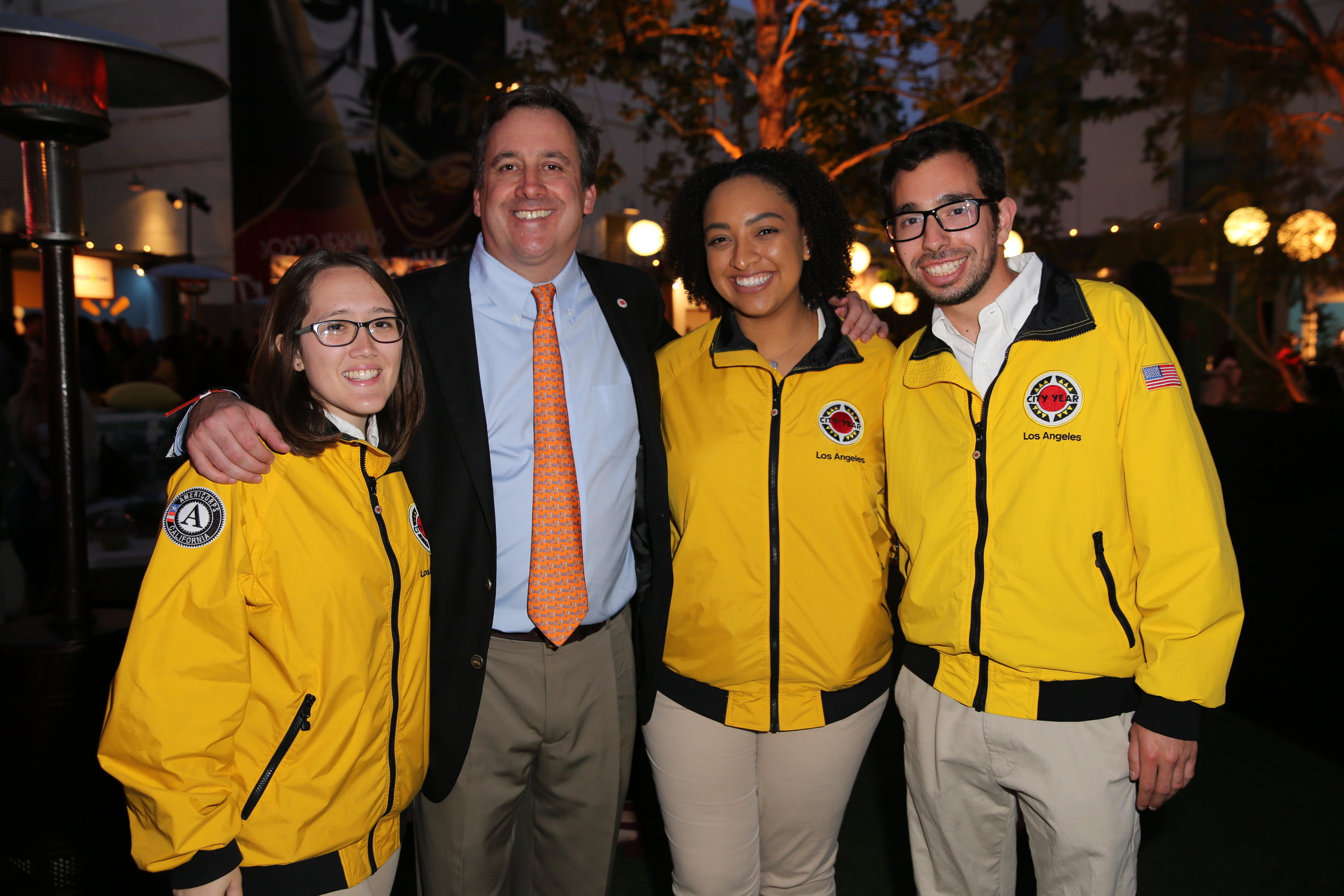 Jon Neuhaus, CYLA RJS Chair, joins AmeriCorps members from his Platinum sponsored team at Edwin Markham Middle School and the Civic Engagement Team