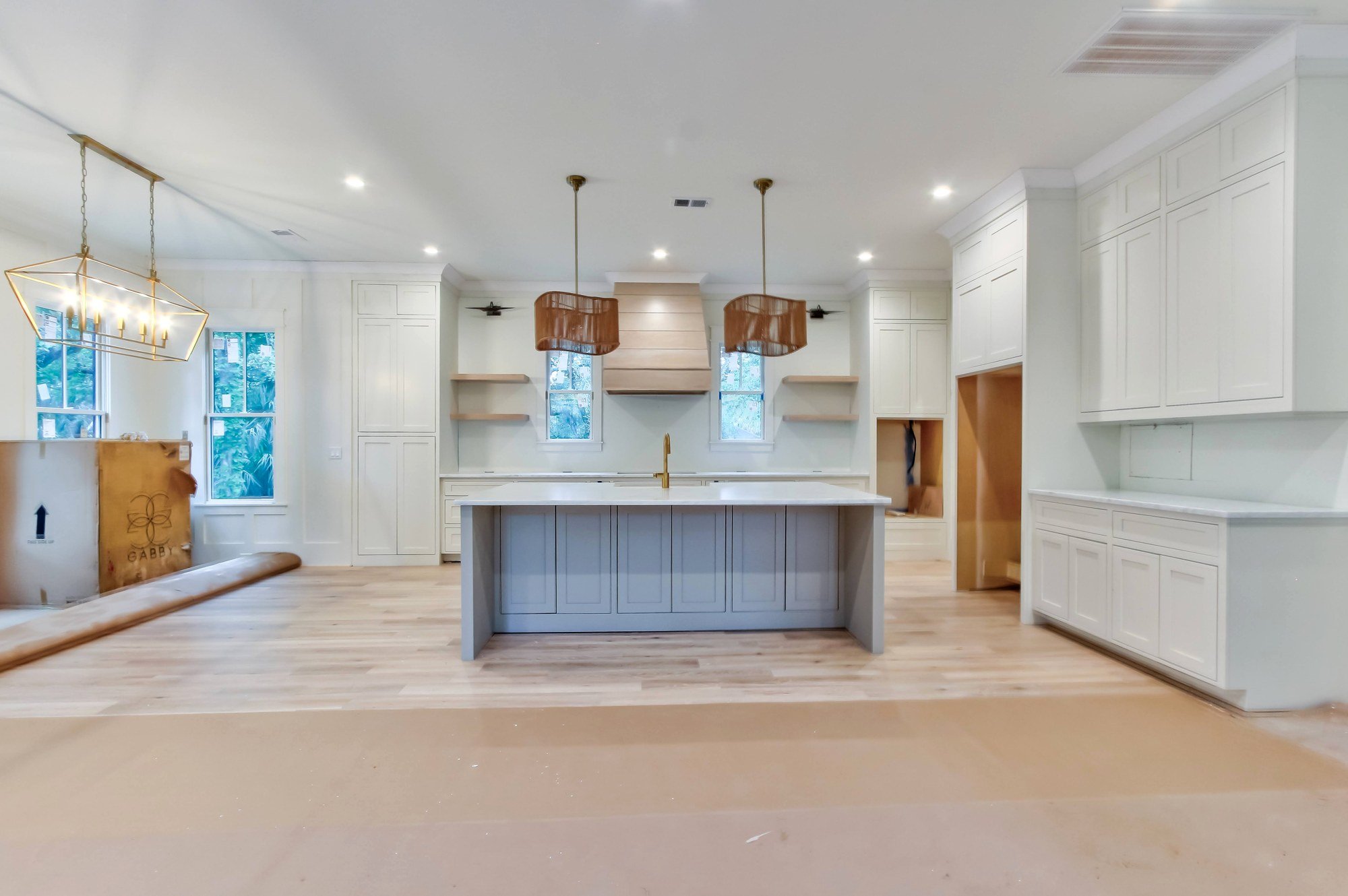 1-20th-avenue-isle-of-palms-great-room-and-kitchen.jpg