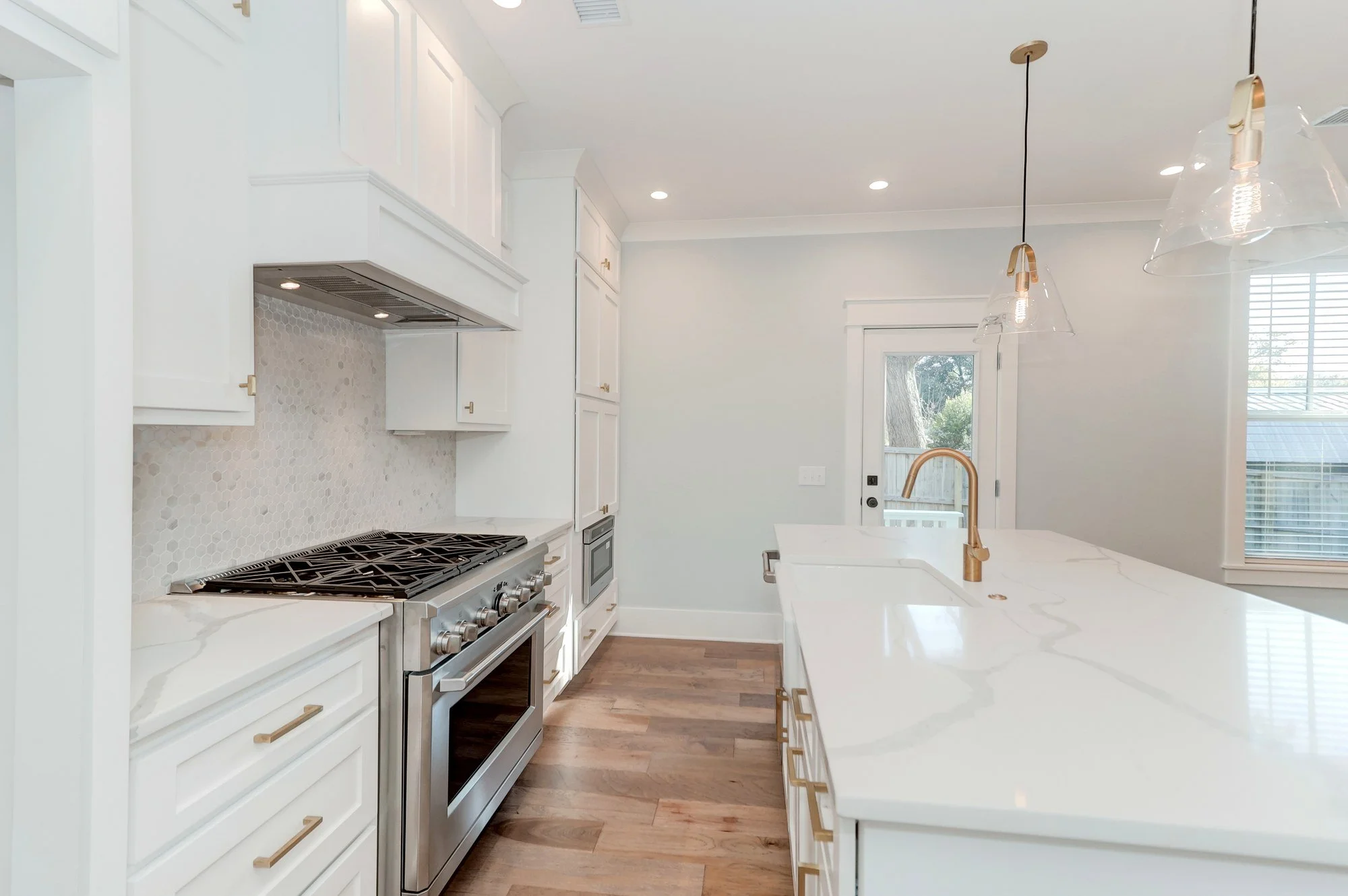 Custom kitchen range wall with inset cabinetry in Mount Pleasant SC by Iconic Developments