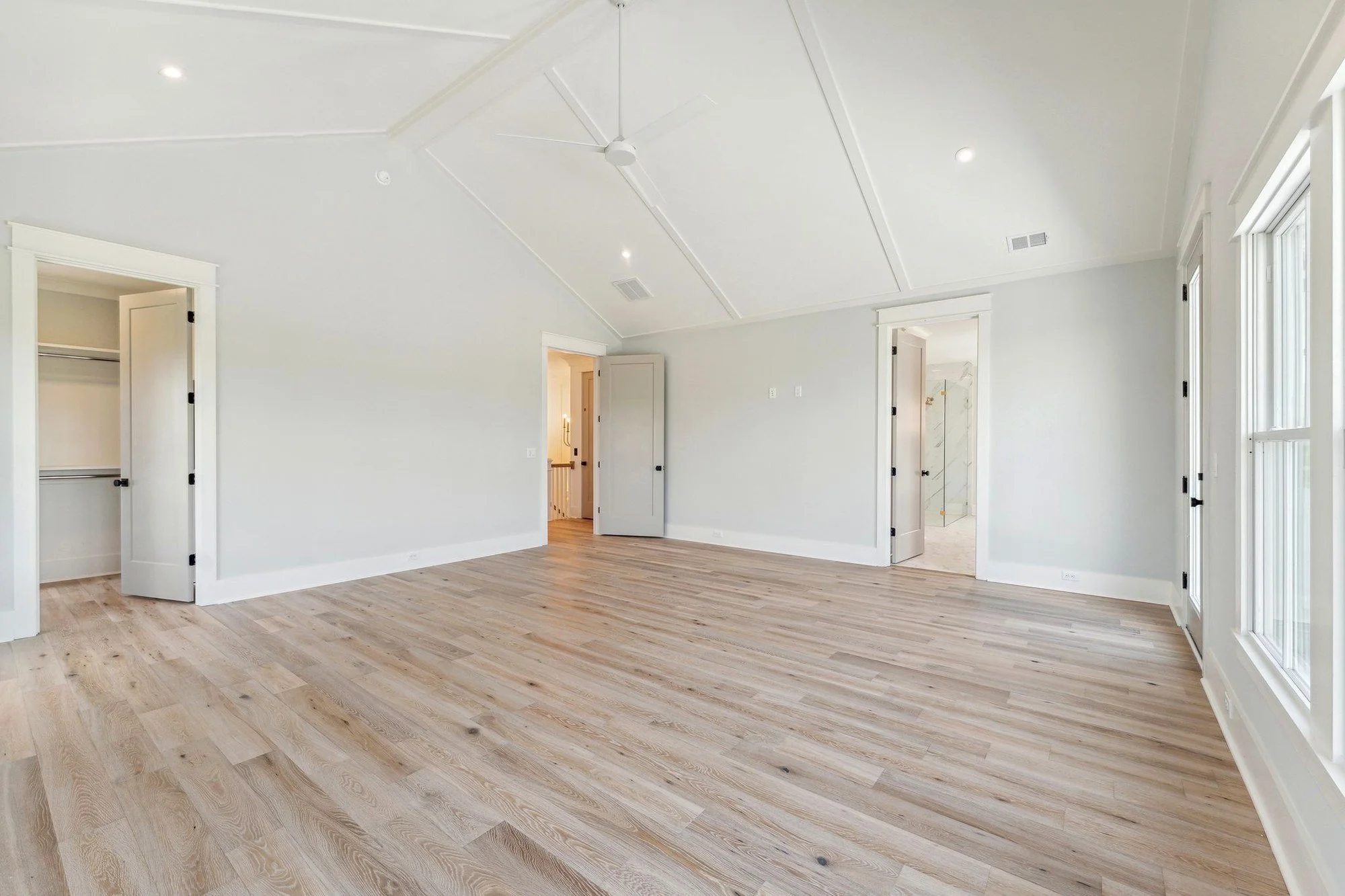 Guest bedroom with en-suite bath and walk-in closet in a Daniel Island SC custom home