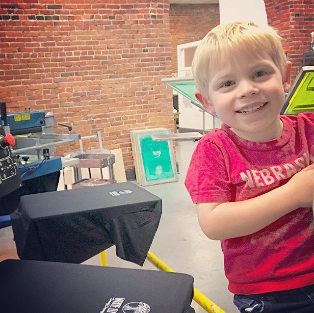 Future screen printer in the 🏠. #screenprinting #customtees #toddlerinthehouse #workvisit #mylnk
