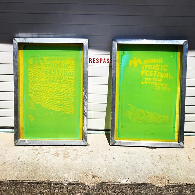 Come back ☀️. Our screens dry so much faster with your presence.
Throwback summer photo from printing the epic Maha Music Festival’s 10 year anniversary gig posters.
#screenprinting #silkscreen #gigposter #artprint #mahamusicfestival #omaha @mahafestival