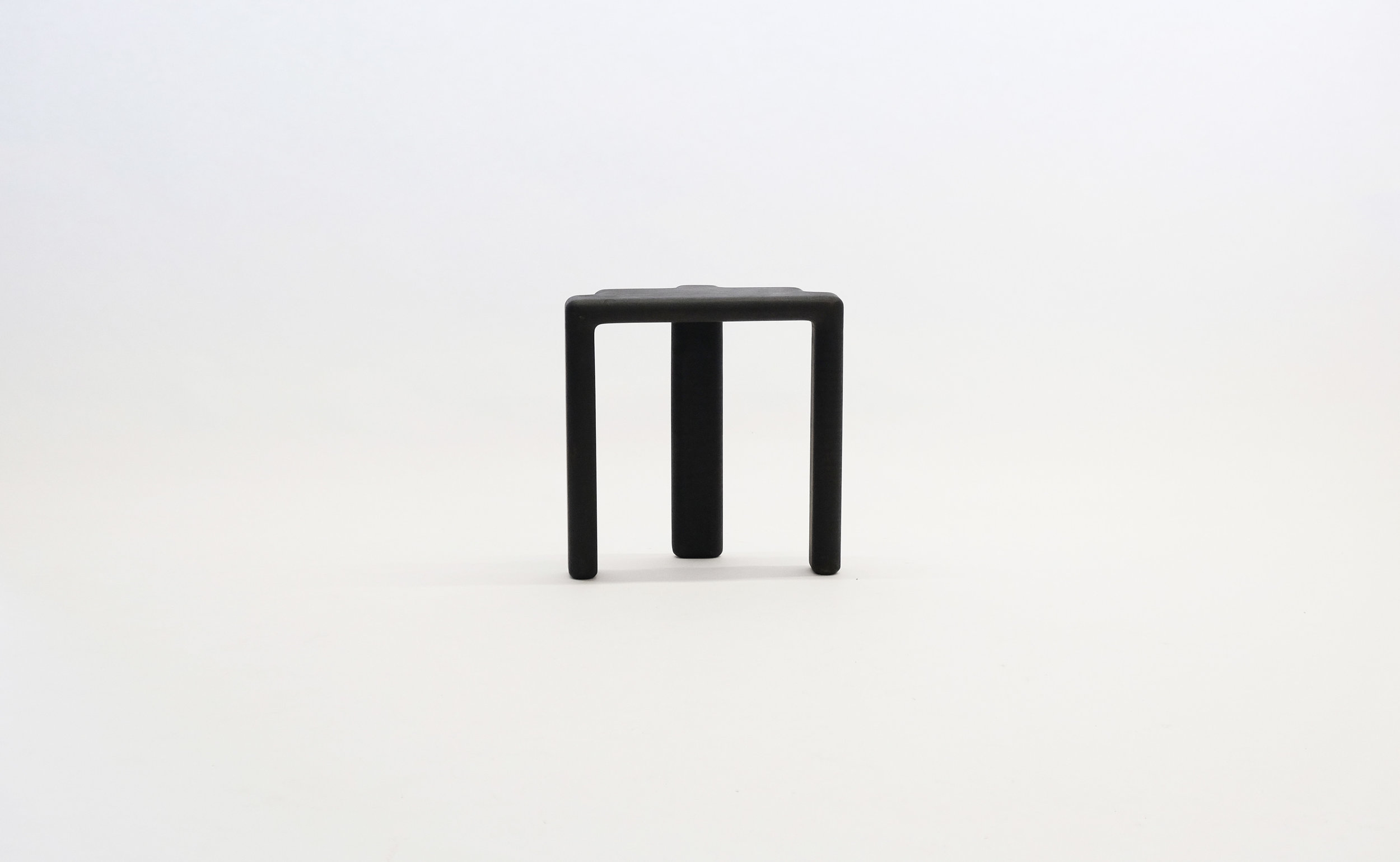 stool_bone_06b_black_loicbard.jpg