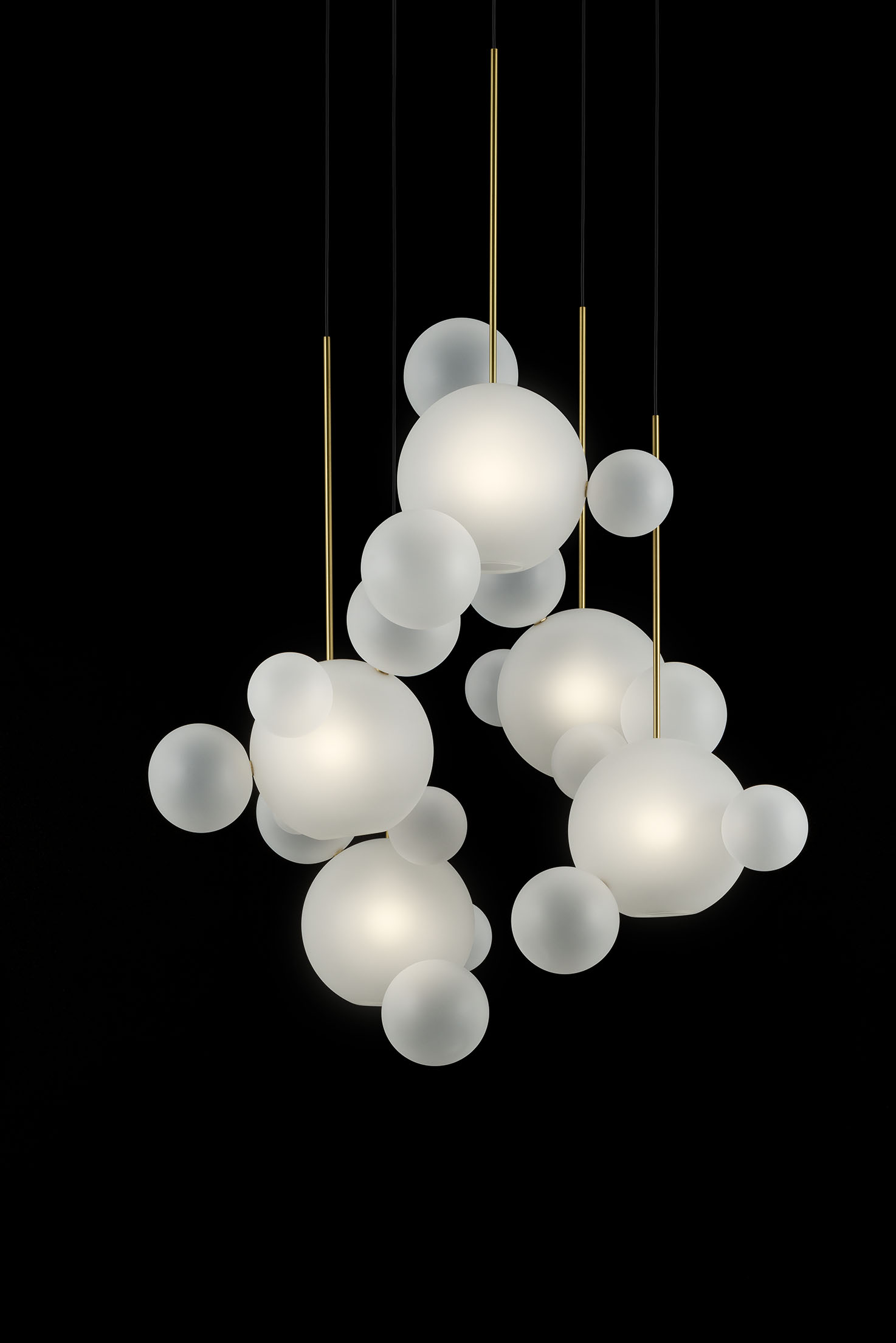 Giopato_Coombes_Bolle_Frosted_Circular_Chandelier_24_Bubbles_Ph_FedericoVilla.jpg