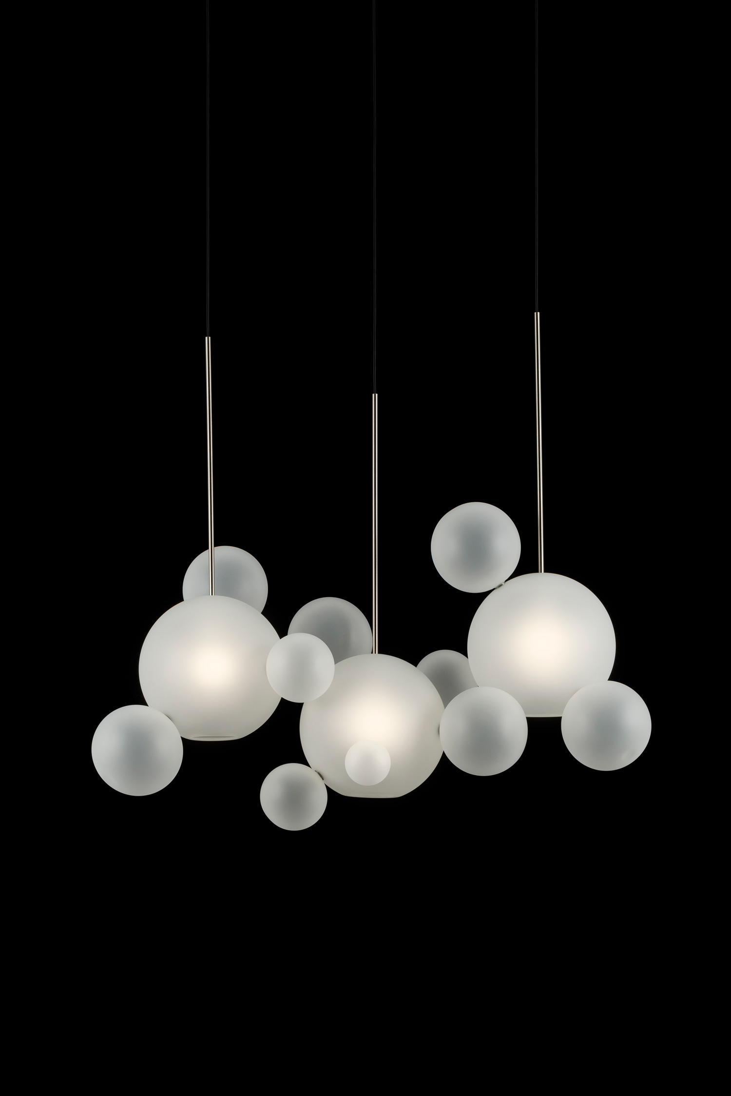 Giopato_Coombes_Bolle_Frosted_Linear_Chandelier_14_Bubbles_Ph_FedericoVilla.jpg