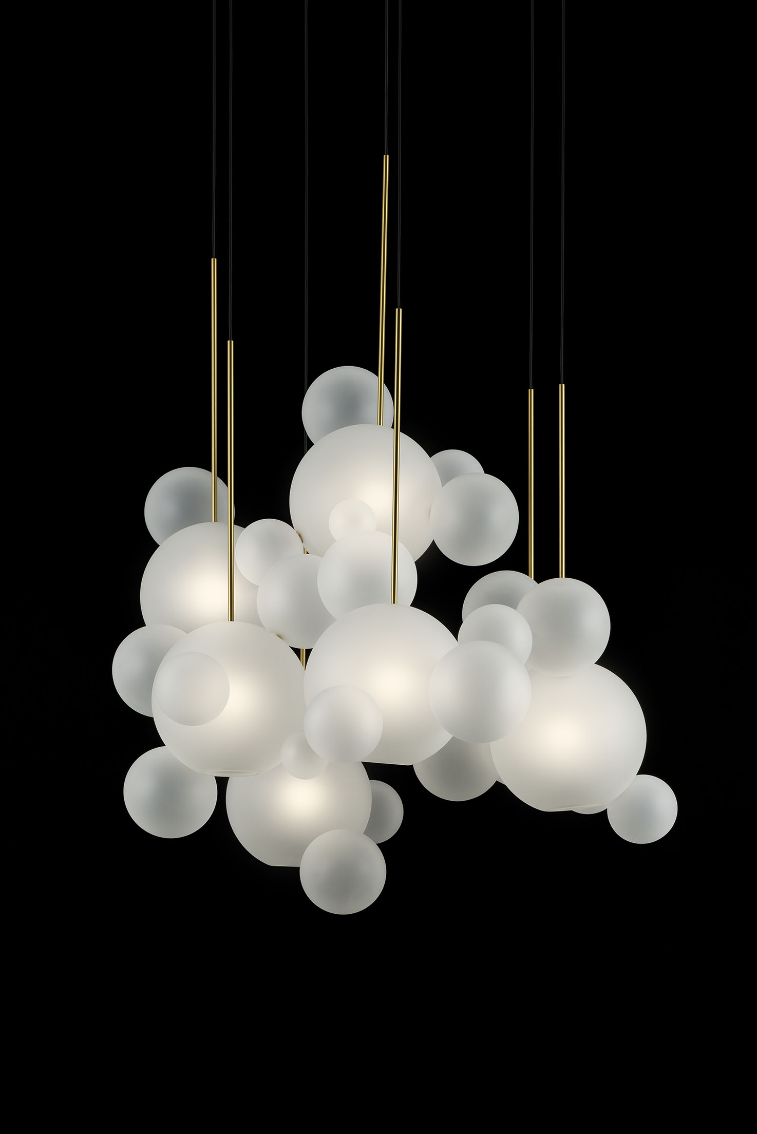 Giopato_Coombes_Bolle_Frosted_Circular_Chandelier_34_Bubbles_Ph_FedericoVilla.jpg