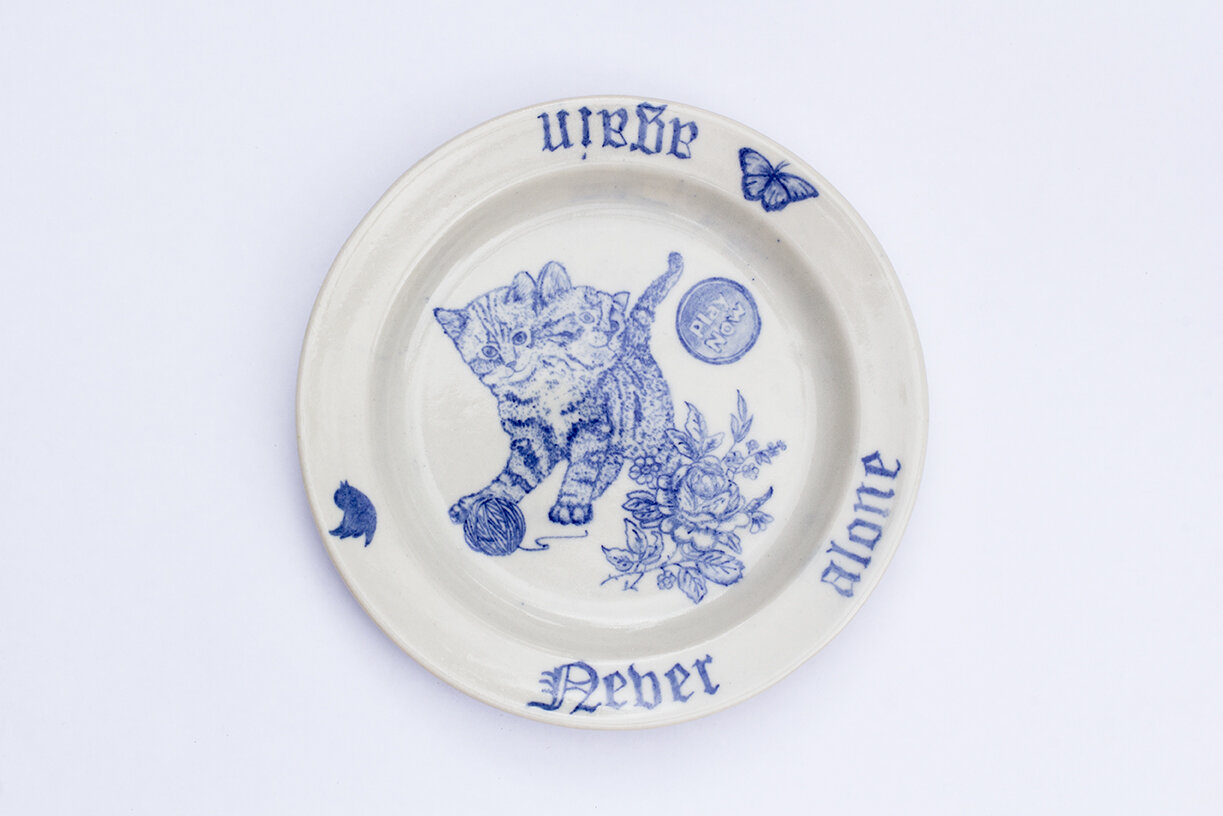 mathieu-frossard-mundane-plate-never-alone-again-2018-stoneware-cobalt-blue-underglaze-glossy-glaze-195x195x17mm.jpg