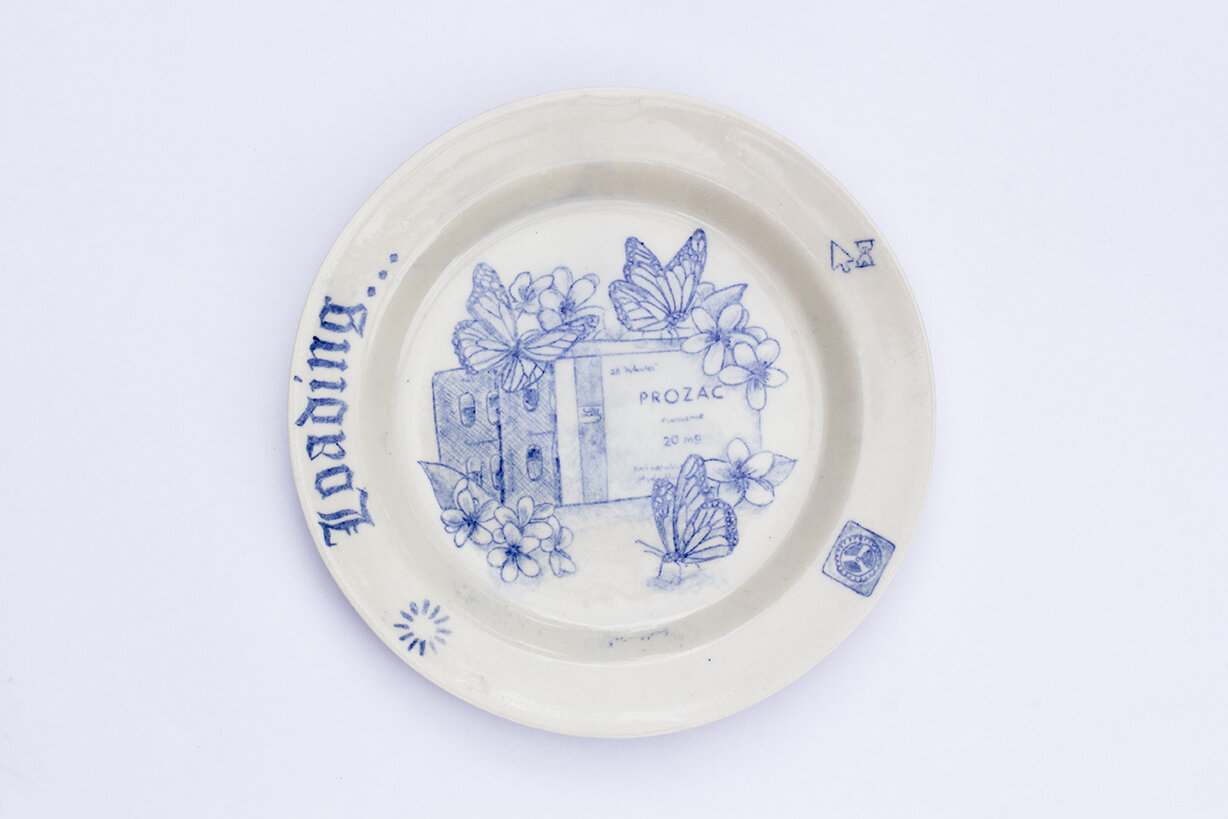 mathieu-frossard-mundane-plate-loading-2018-stoneware-cobalt-blue-underglaze-glossy-glaze-195x195x17mm.jpg