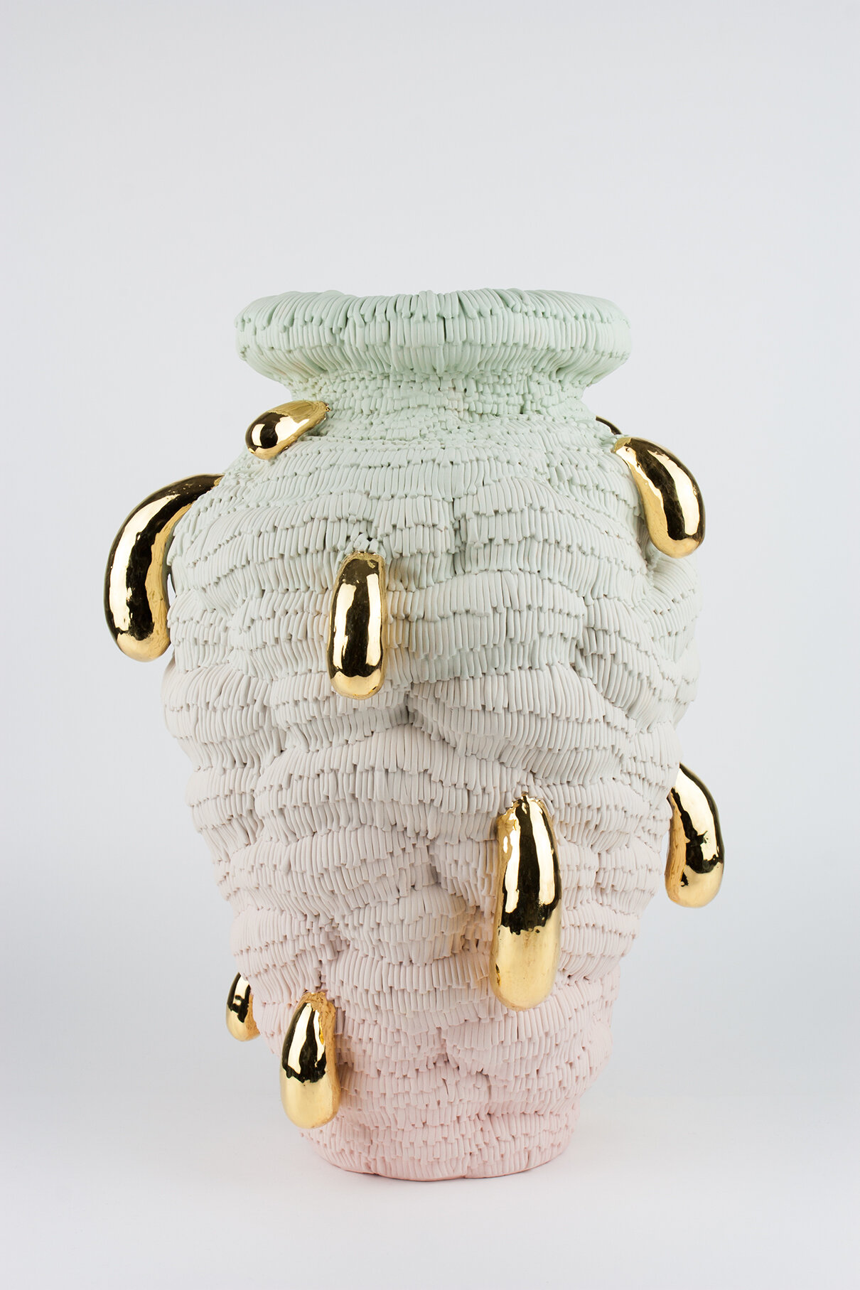 Mathieu-Frossard,-Whatever,-2020,-earthenware,-glaze,-gold,-34x24x24cm-E.jpg