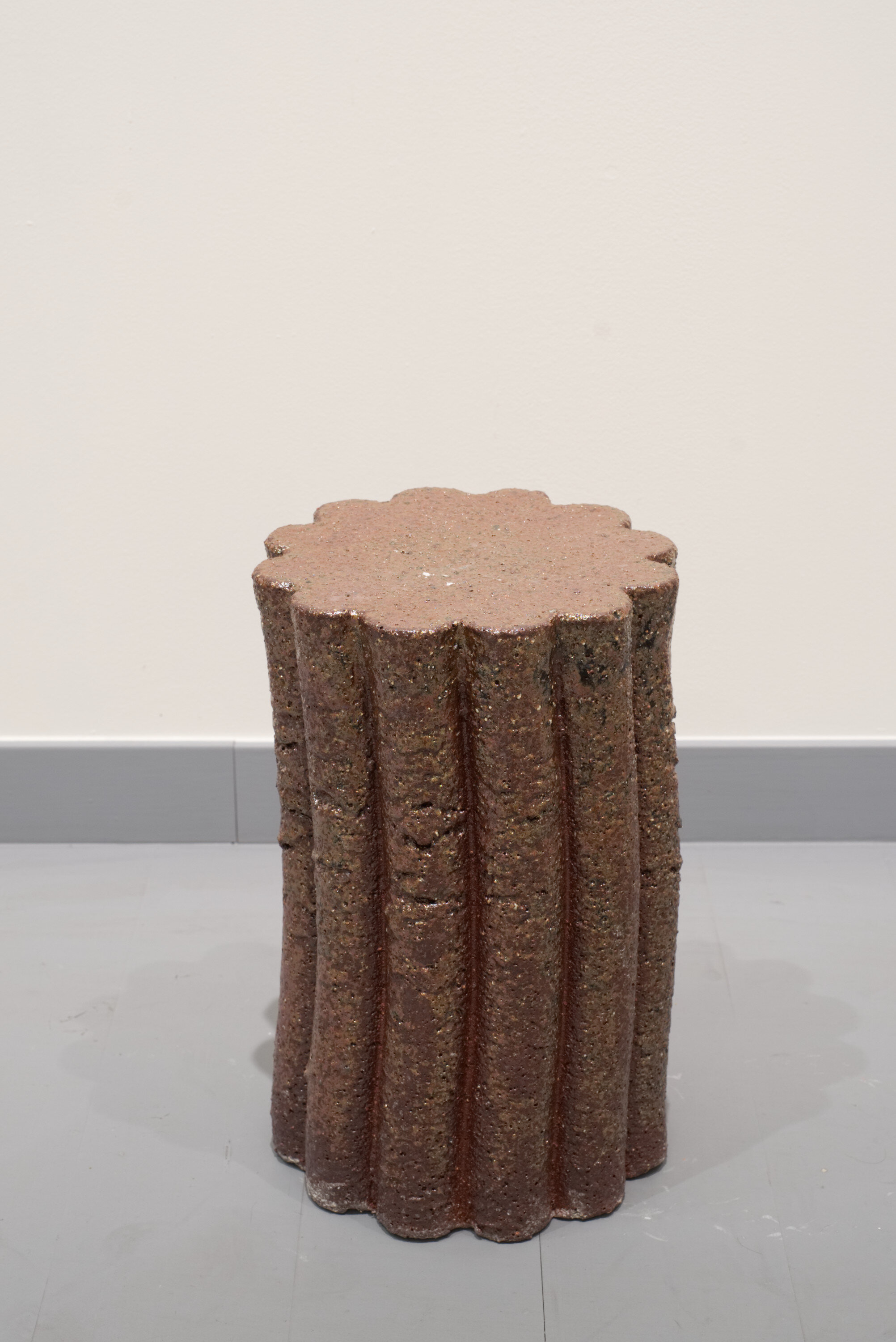 Pillar stool dia. 22cm height 35cm 185 Euro.jpg