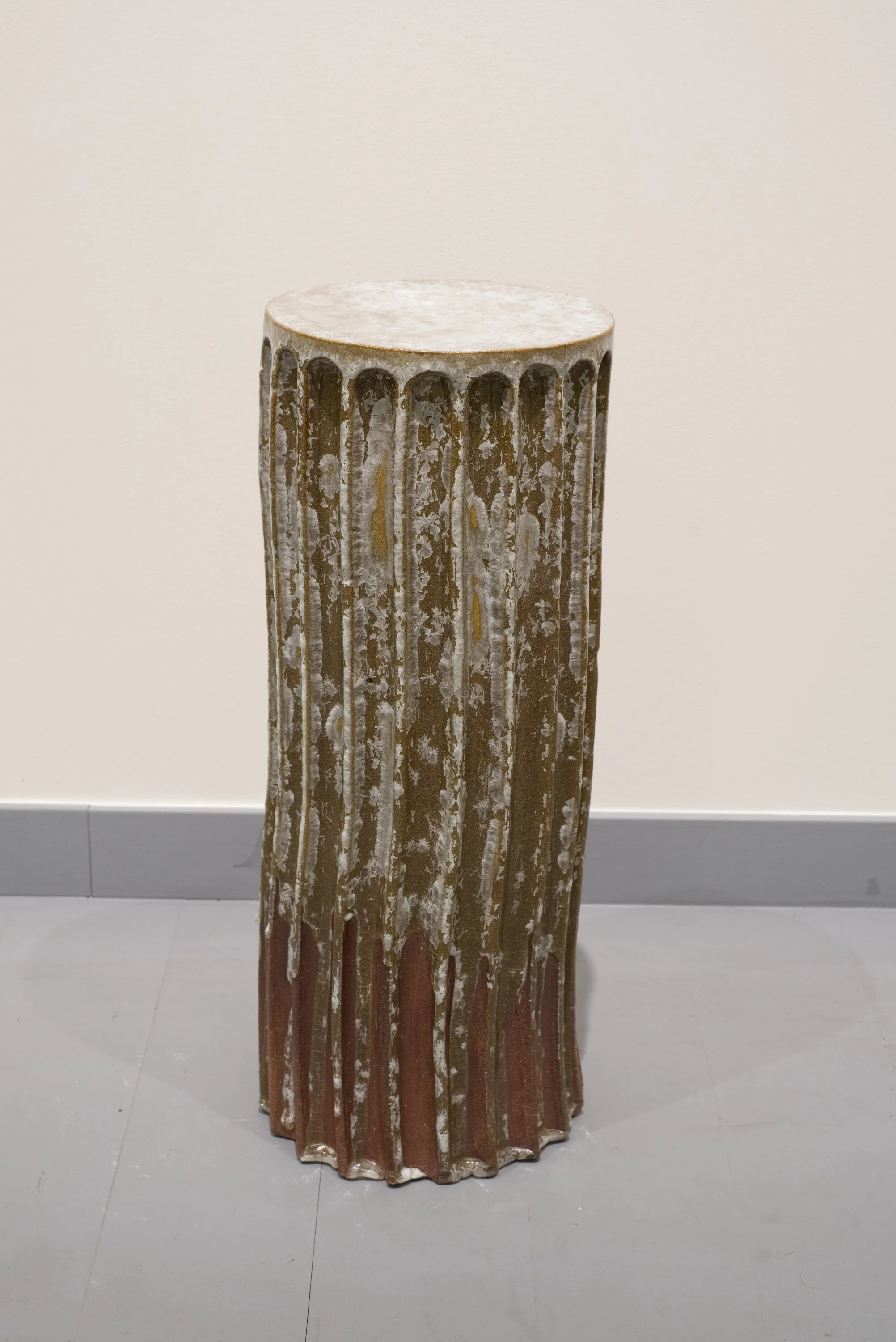 Pillar stool dia. 22cm height 55 cm 290 Euro.jpg