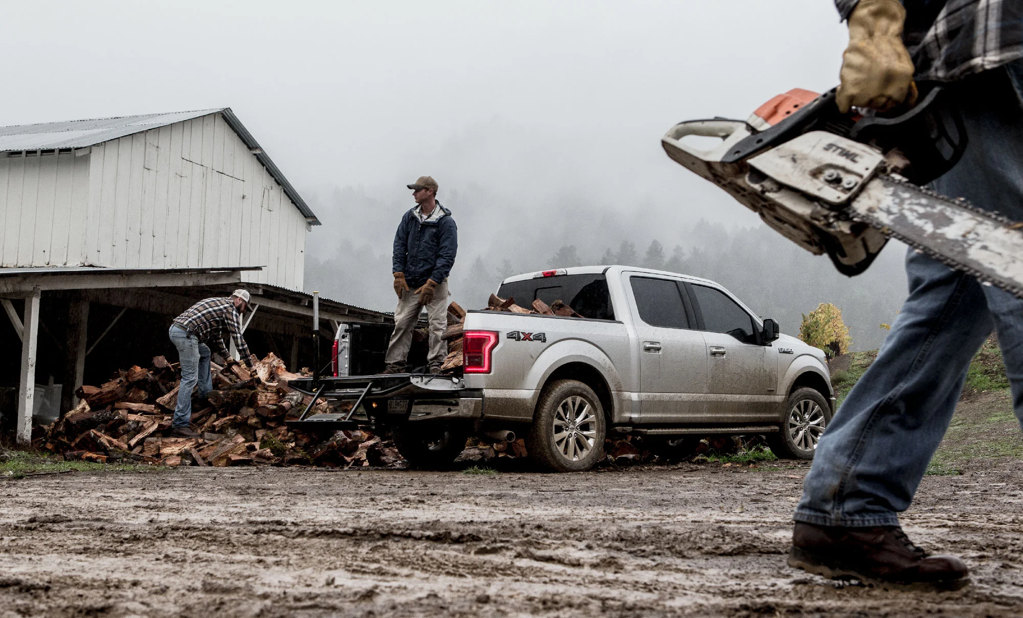 F150_XLT_Anvil_Ranch_Log_Loading_Shot_1_0493.jpg
