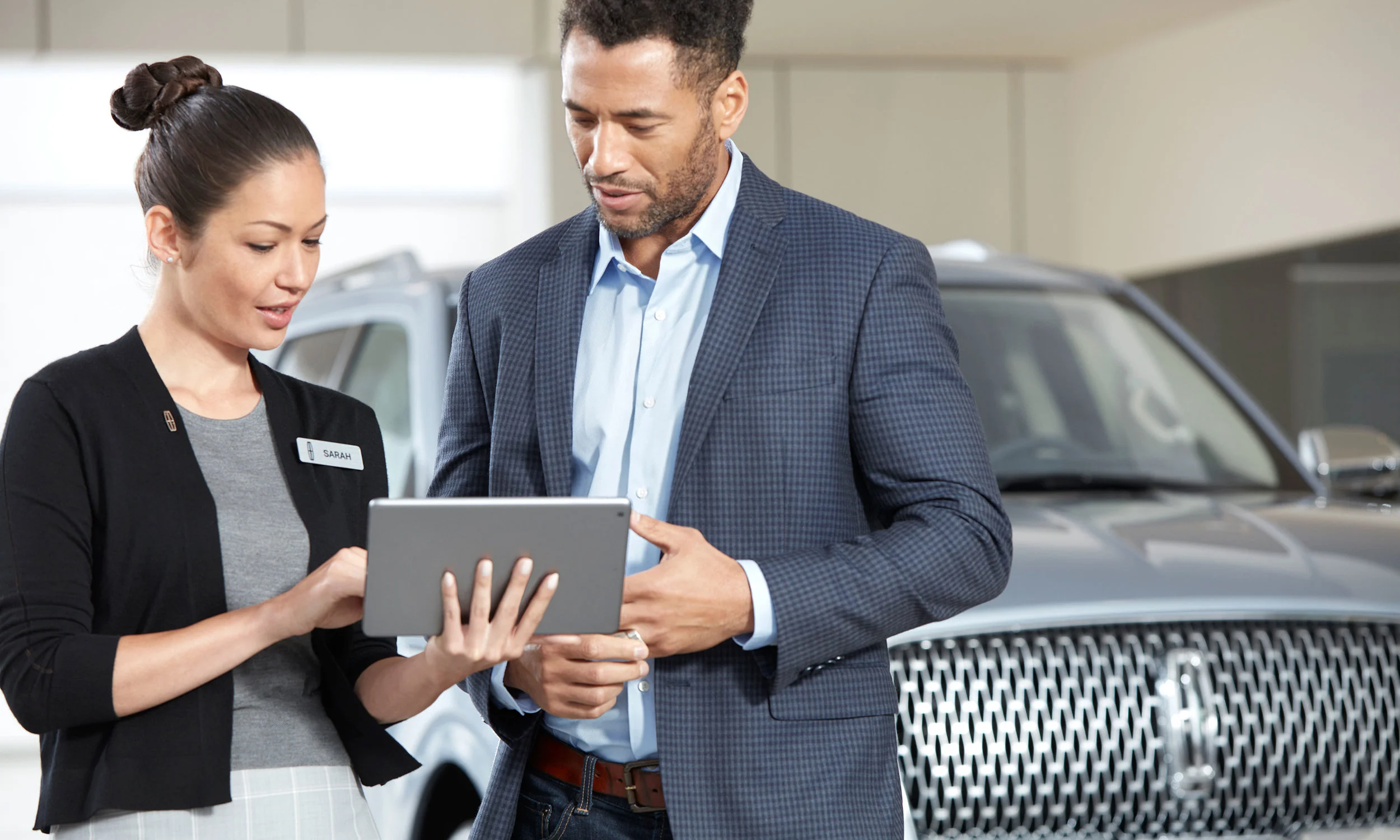 18_LCN_XBD_44846_Service_Advisor_Client_Service_Lane.jpg