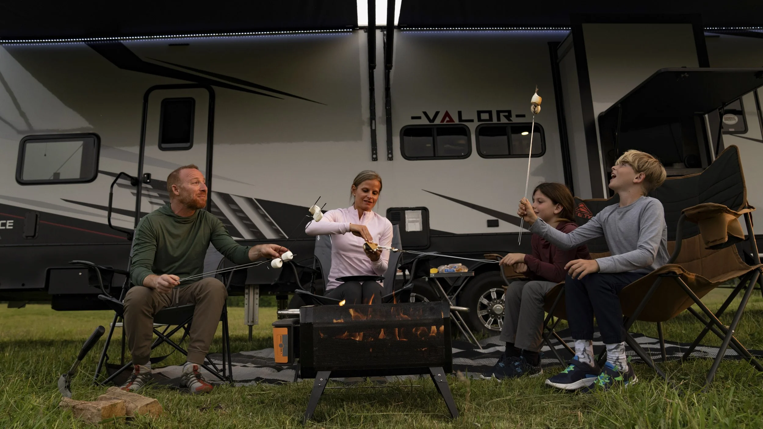 ￼Shot_02_Valor_Sidebyside_3751-1 copy.jpg