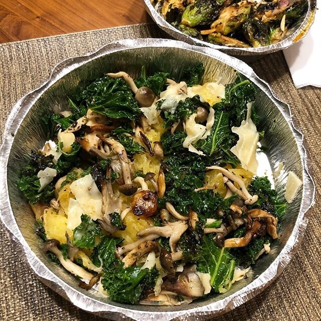 I could eat this spaghetti squash with kale, mushrooms and garlic from @hudsonsocial every single night. DELICIOUS. Order it. Tonight. .
.
#healthytakeout #westchestereats #hudsonsocial #lohudfood #dobbsferry #spaghettisquash #paleopluscheese #gluten
