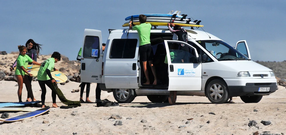 Excursiones de surf infantil y juvenil