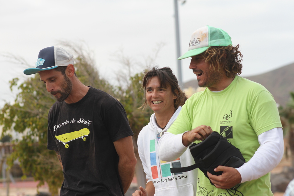 Instructores de surf. Fuerte Tribu Club de Surf