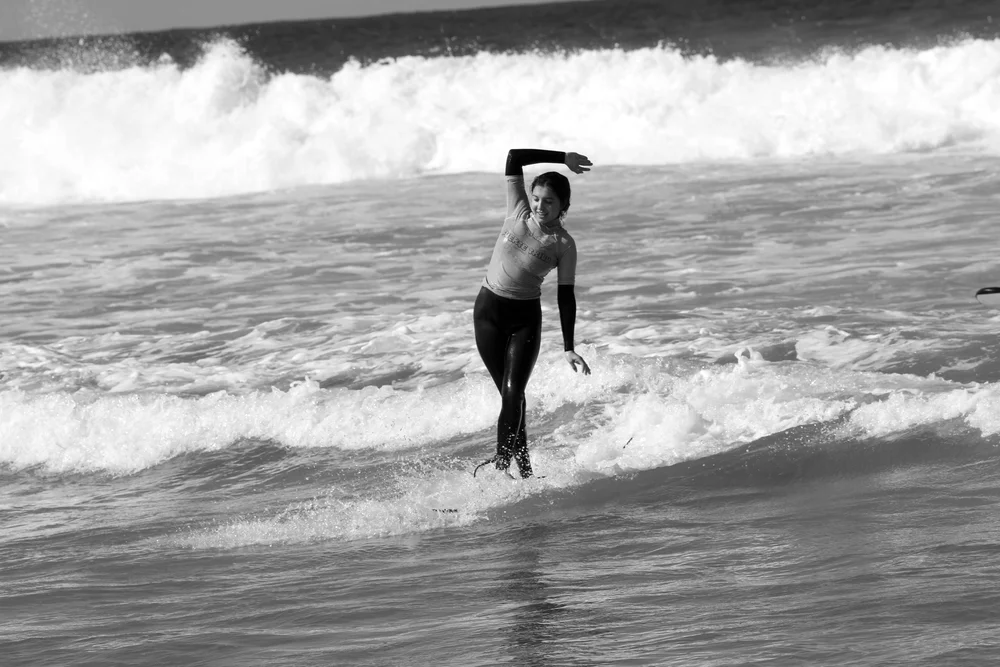 cursos de surf para jóvenes. Fuerte Tribu Club de Surf