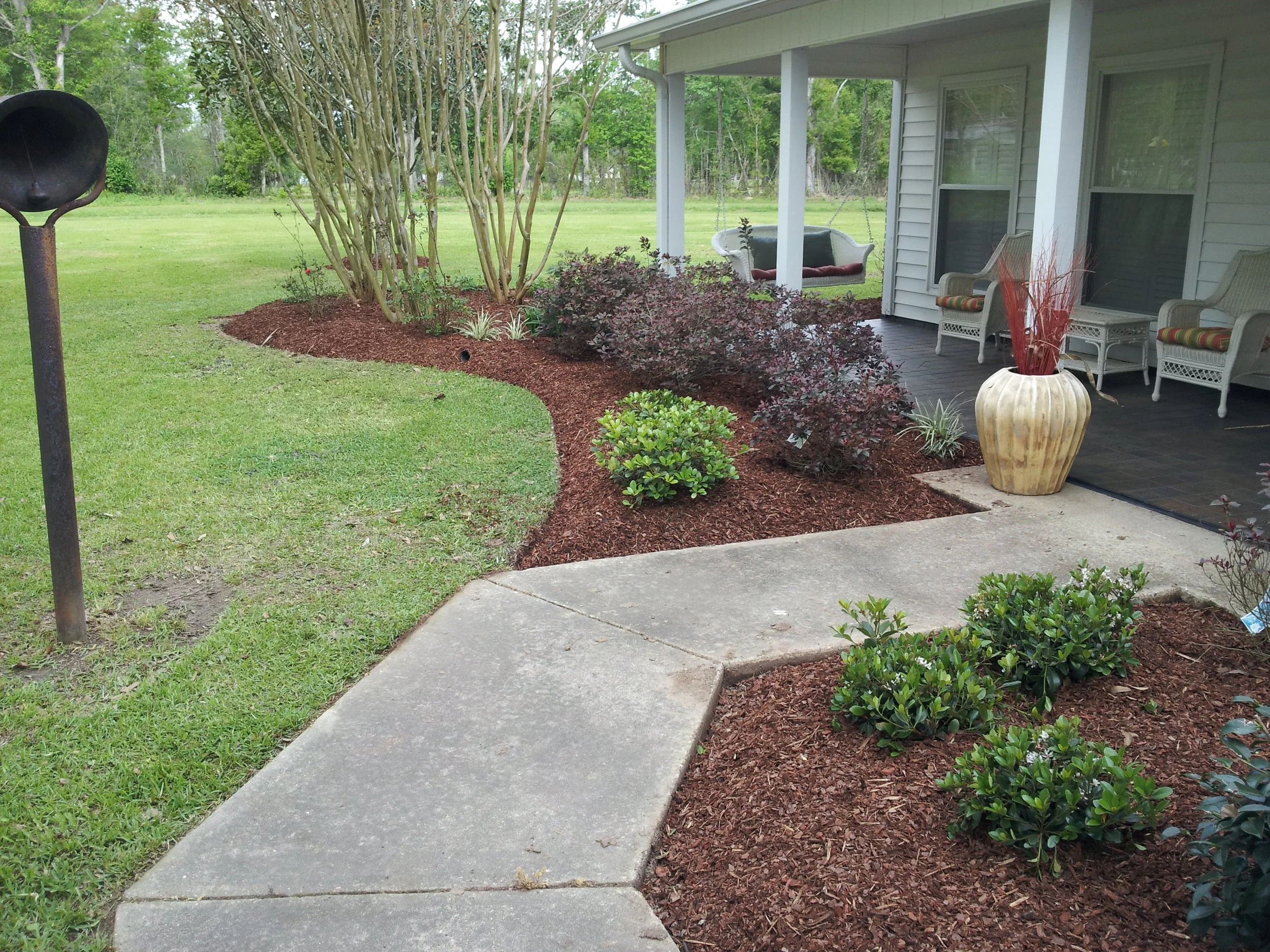 Mulch Your Way to a Better Landscape — Lawn Care, Mulch, Pruning