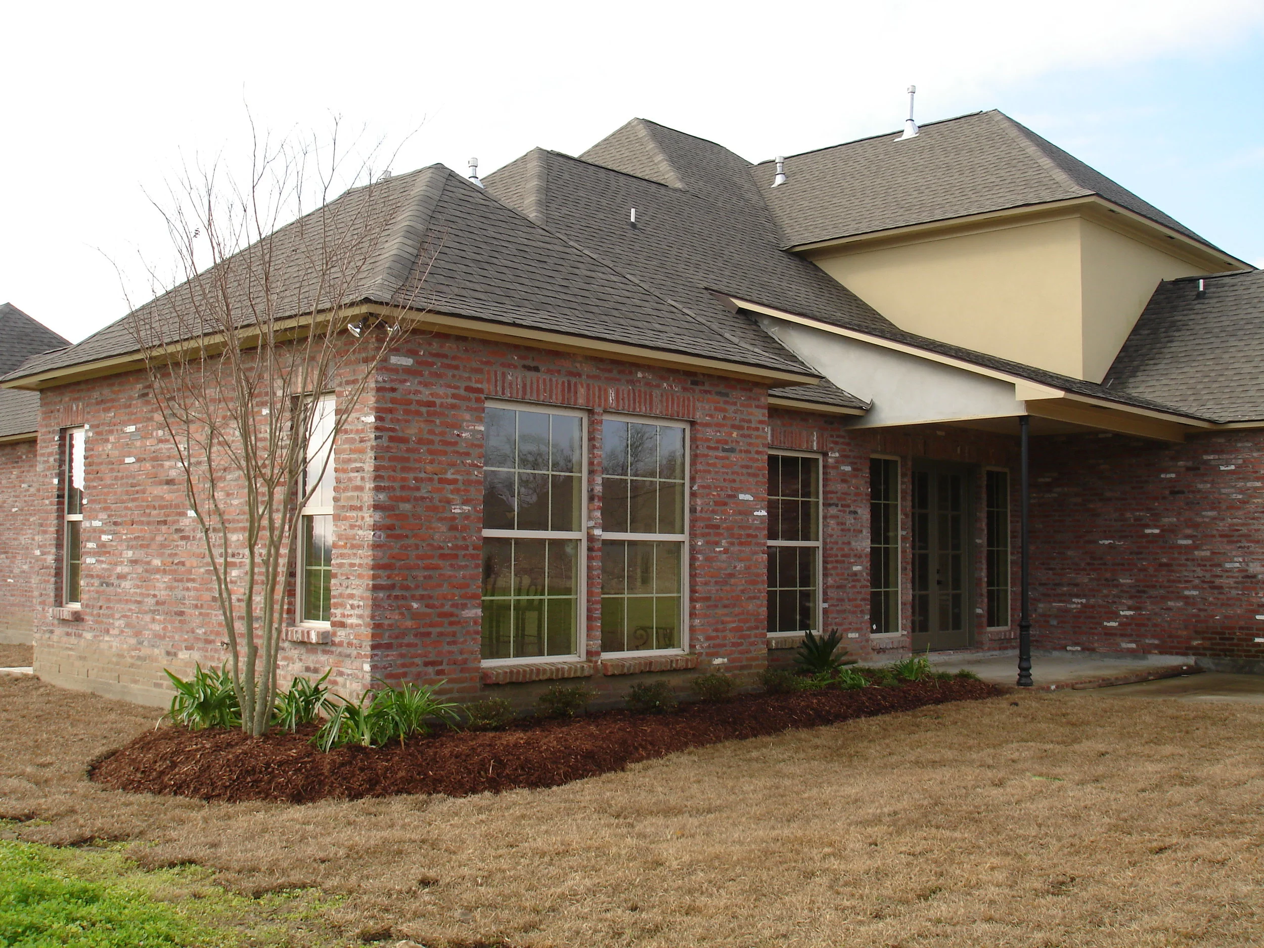 Mulch Your Way to a Better Landscape — Lawn Care, Mulch, Pruning