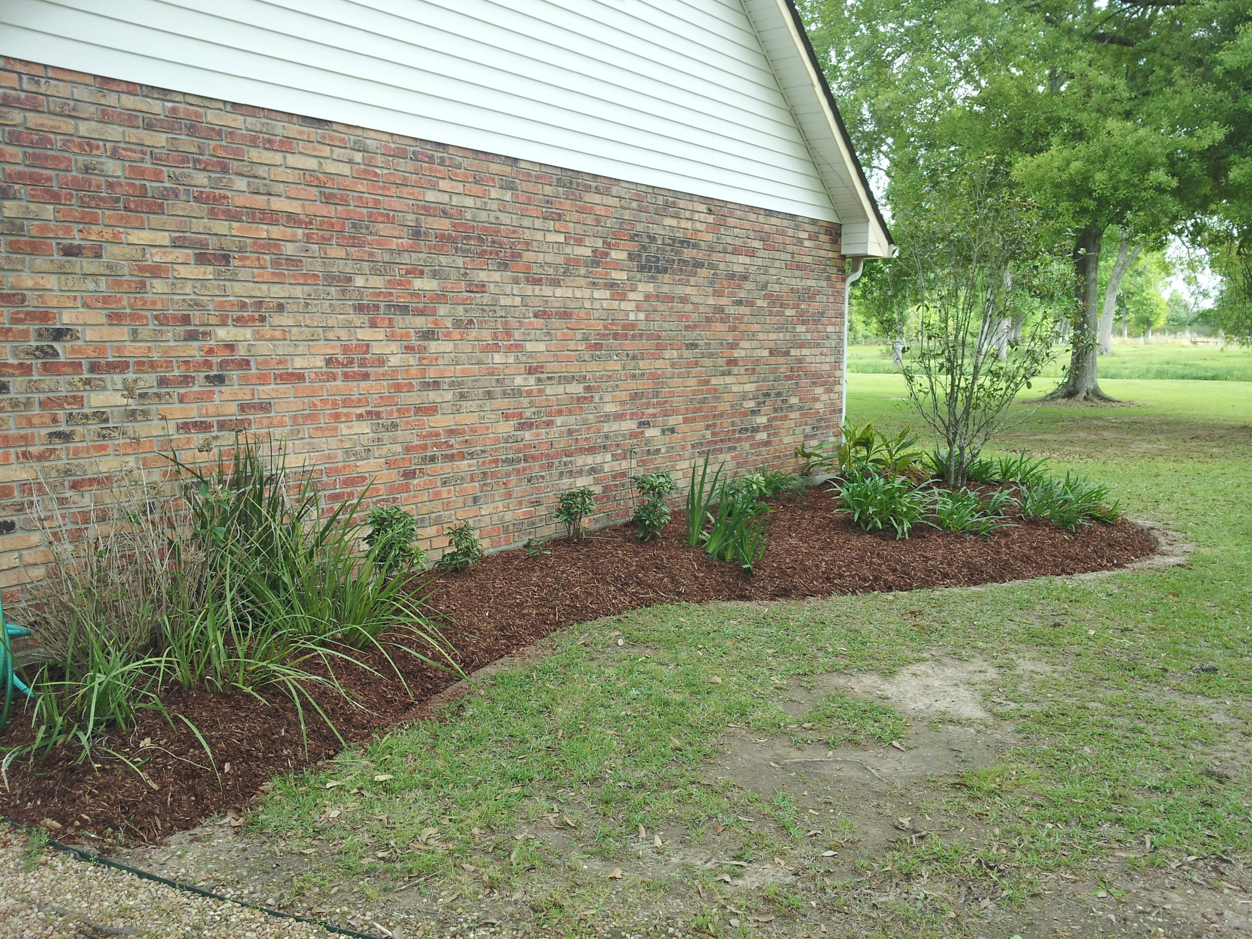 mulch-flowerbeds-baton-rouge-area (14).jpg