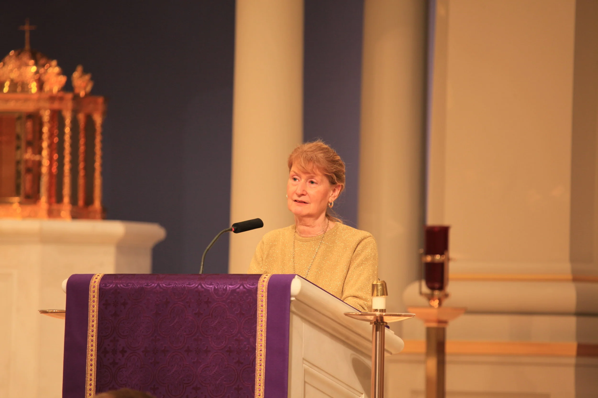  Marianne Faulstich welcomes the audience 