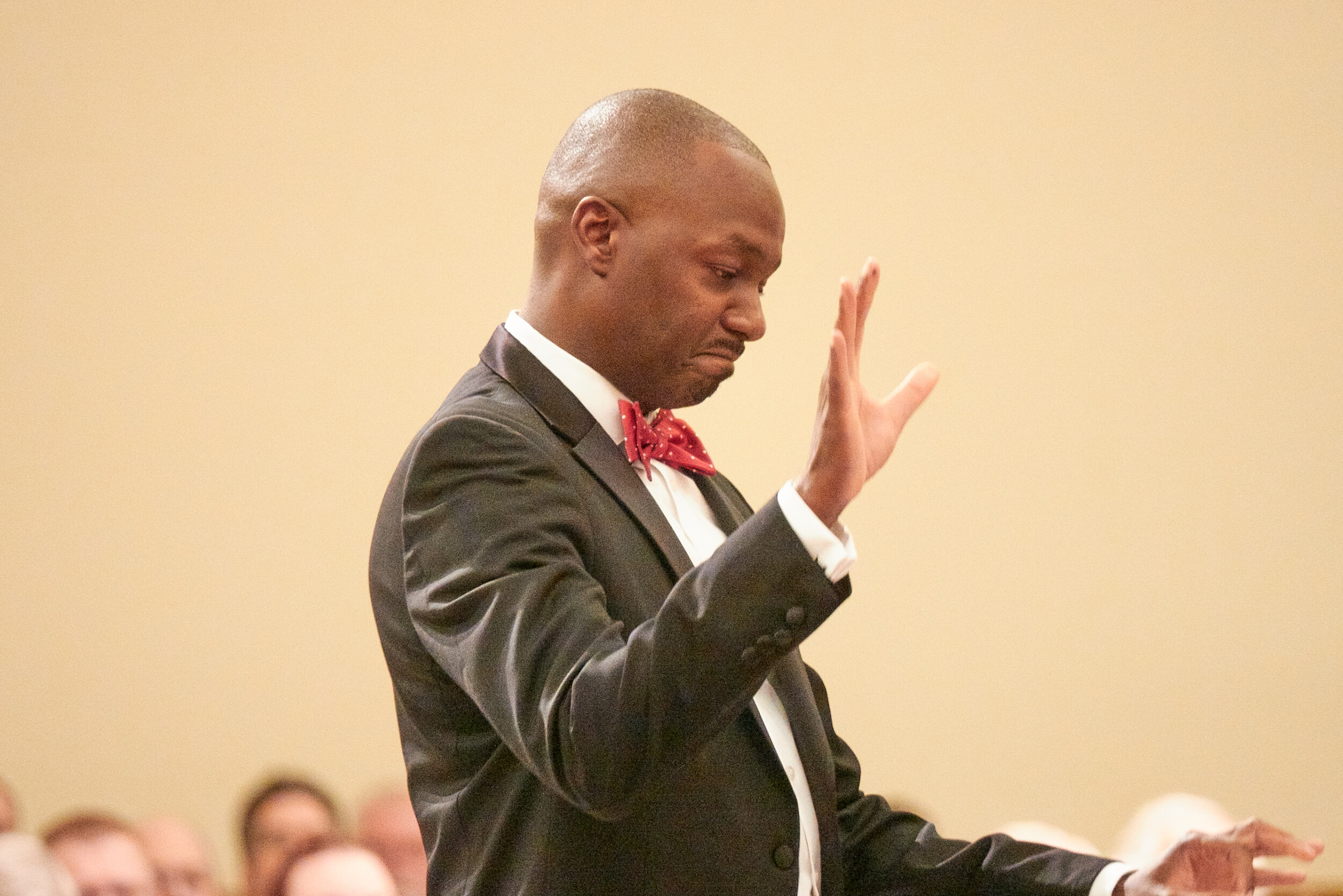 Terry Eberhardt conducting