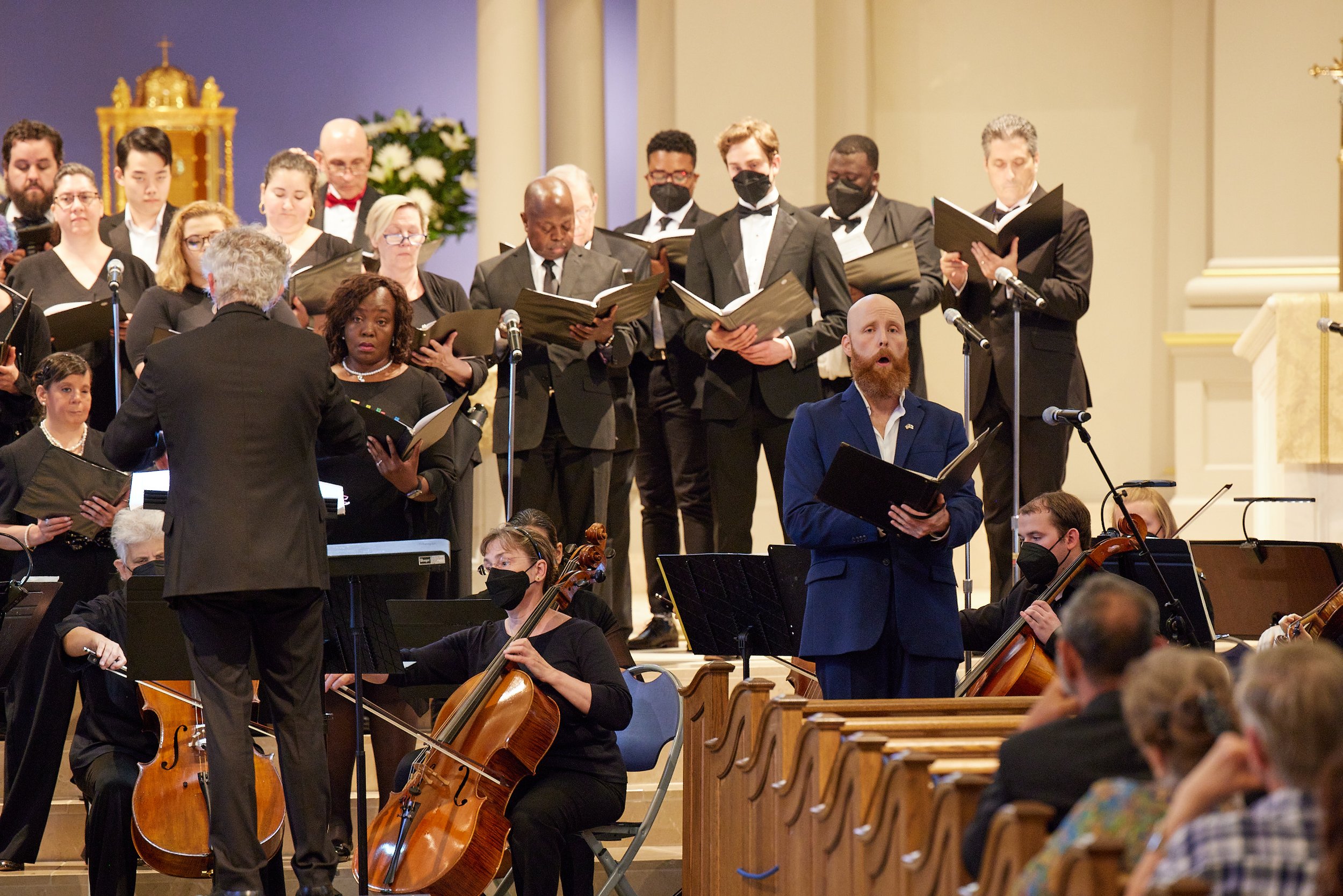 Timothy Mix and the choir singing "Five Mystical Songs"