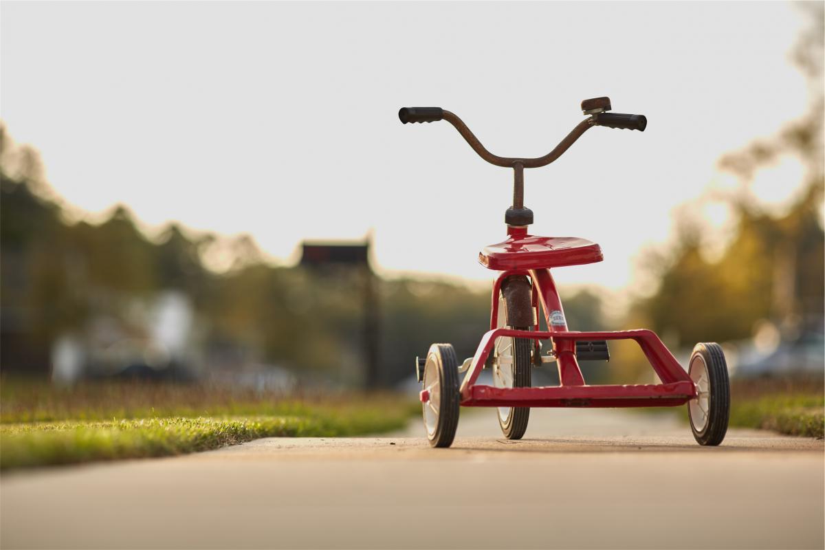 d_18348_red-tricycle.jpg