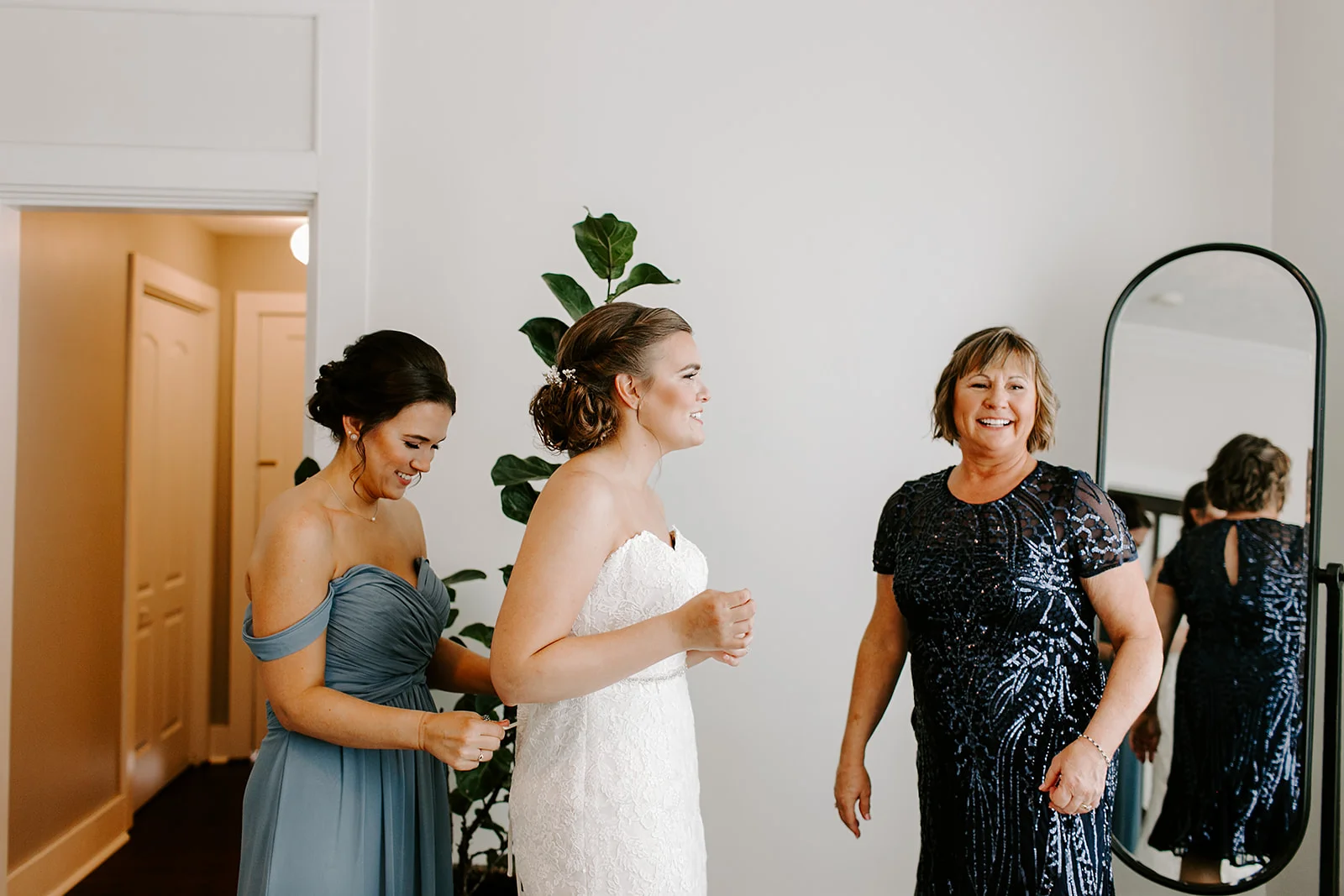 Lauren_and_Andrew_Mustard_Seed_Gardens_Noblesville_Indiana_by_Emily_Wehner_Photography-119.jpg
