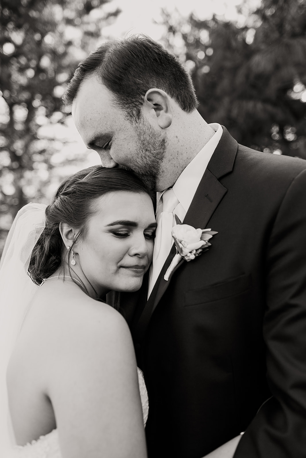 Lauren_and_Andrew_Mustard_Seed_Gardens_Noblesville_Indiana_by_Emily_Wehner_Photography-685.jpg