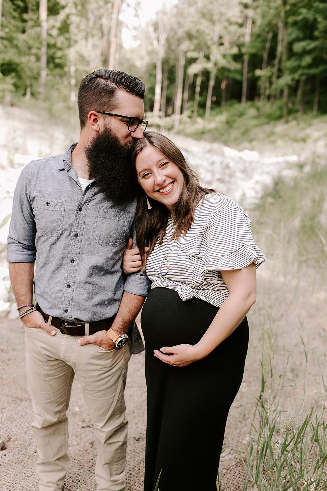 Outdoor maternity session in Indianapolis, Indiana | Photography by Emily Elyse Wehner