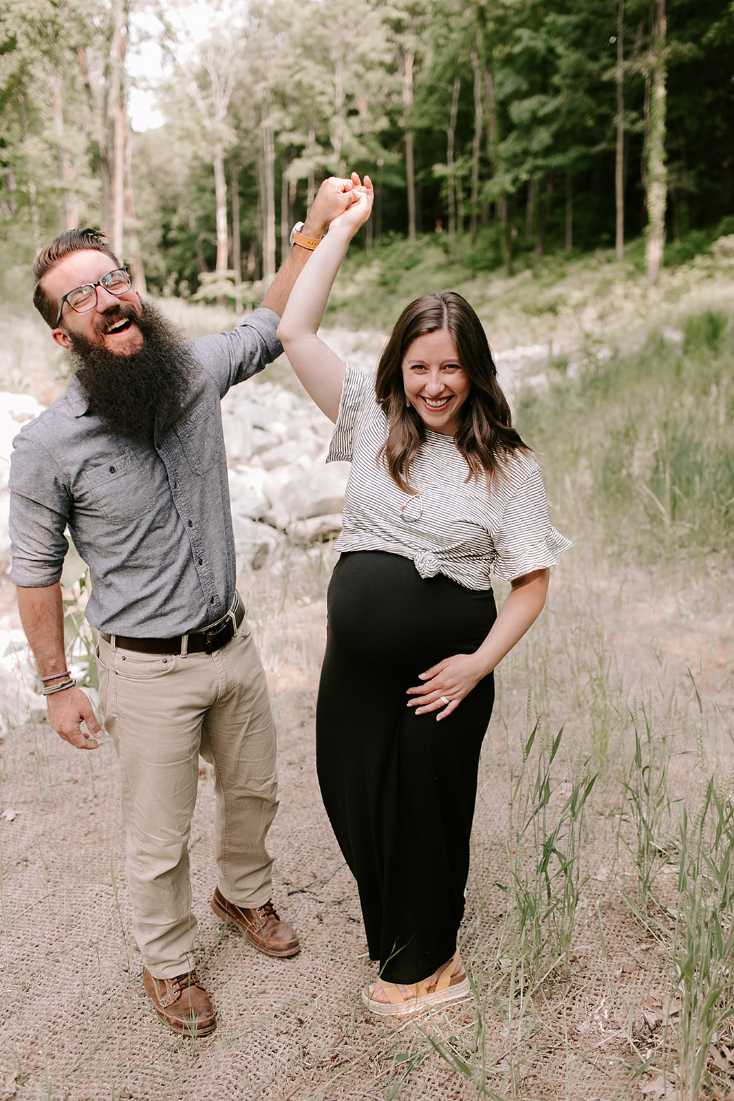 Outdoor maternity session in Indianapolis, Indiana | Photography by Emily Elyse Wehner