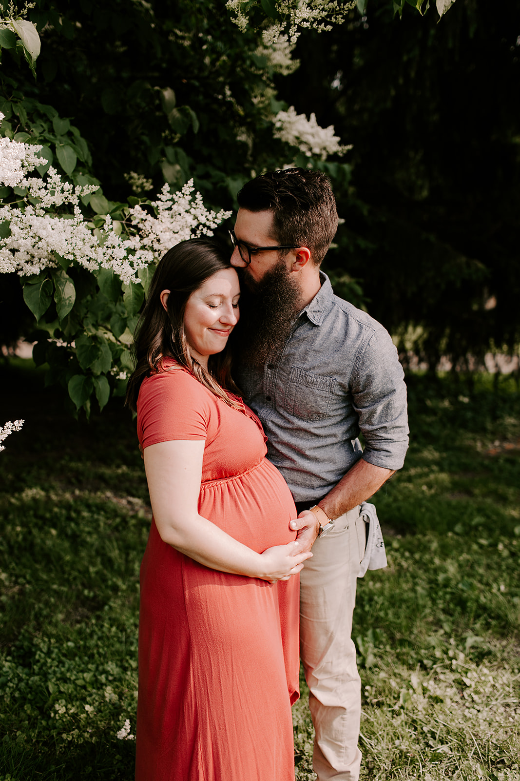 Outdoor maternity session in Indianapolis, Indiana | Photography by Emily Elyse Wehner