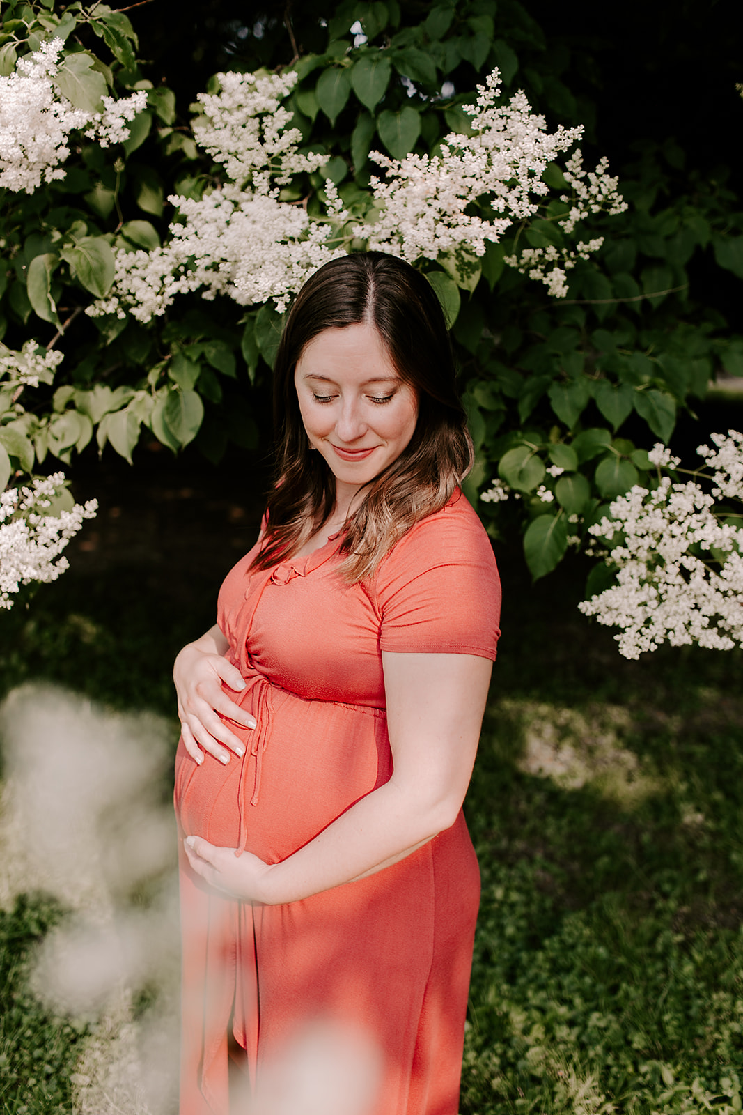 Outdoor maternity session in Indianapolis, Indiana | Photography by Emily Elyse Wehner