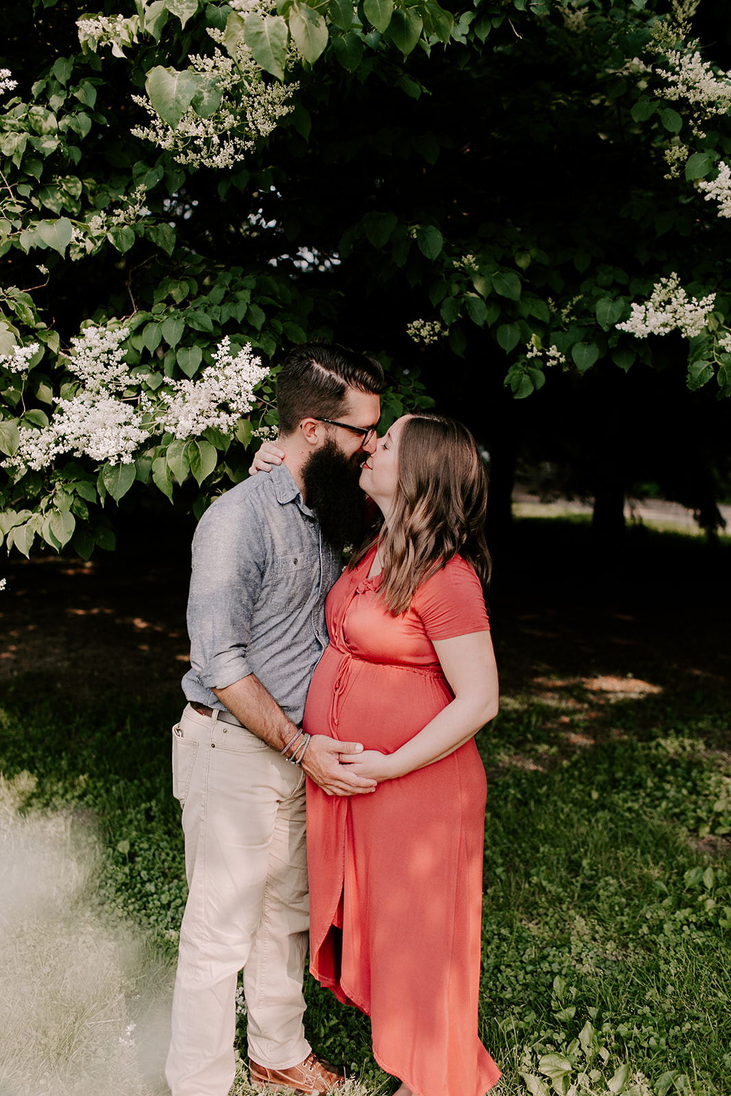 Outdoor maternity session in Indianapolis, Indiana | Photography by Emily Elyse Wehner